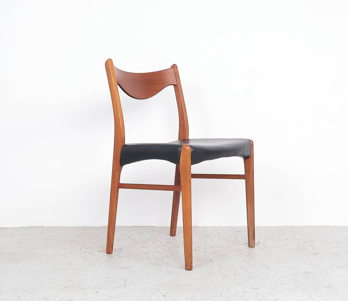 Teak and leather chairs by Arne Wahl Iversen for Glyngøre Stolefabrik, 1960