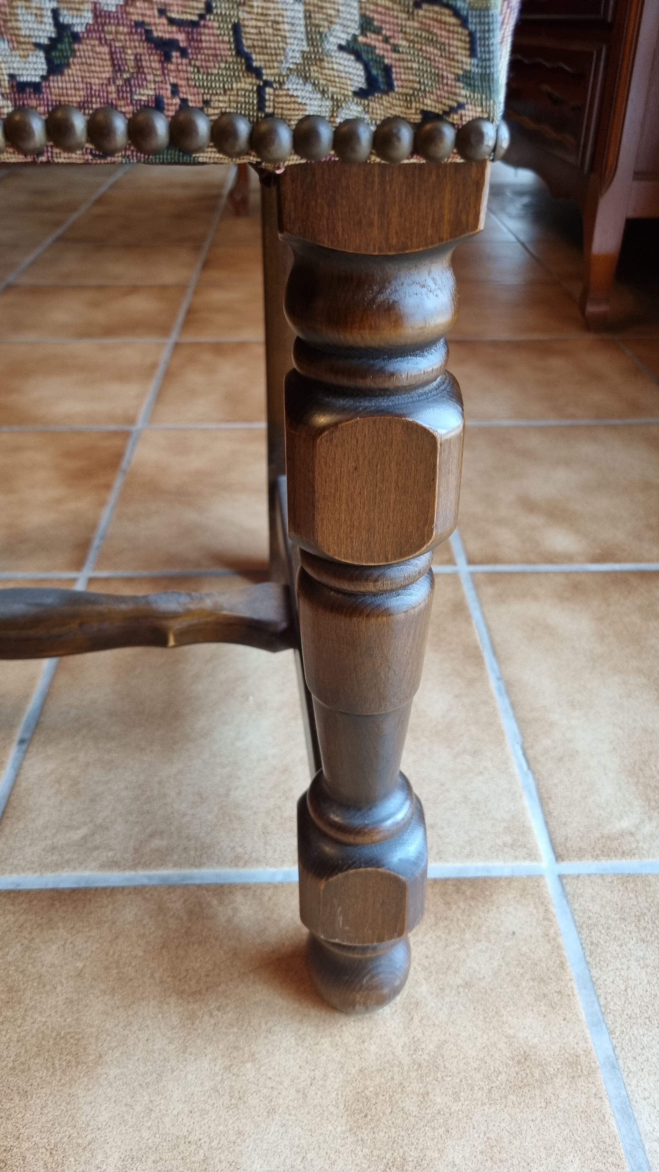 Lot 4 antique chairs