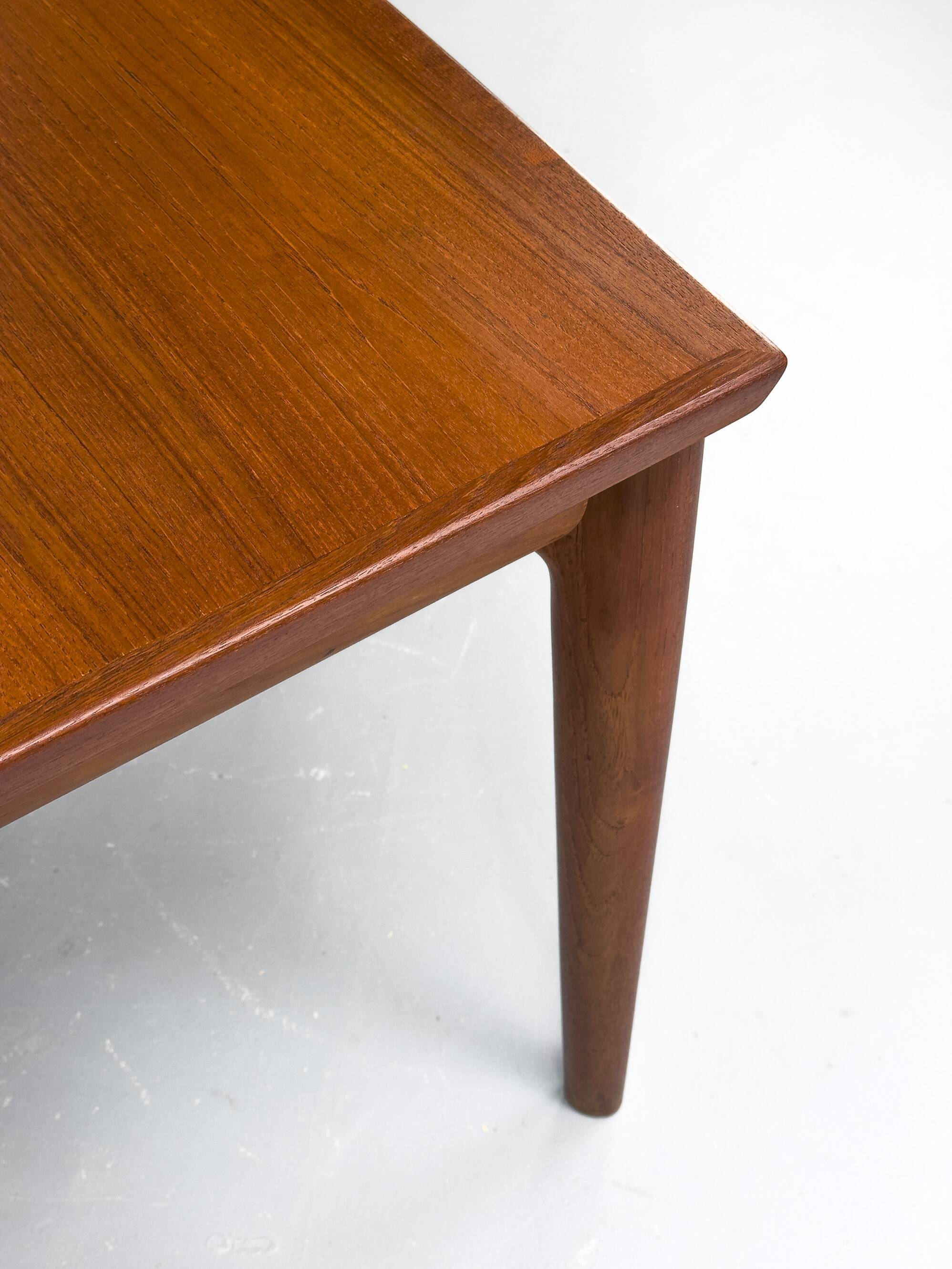 Table extensible en teck par Grete Jalk pour Glostrup, 1960
