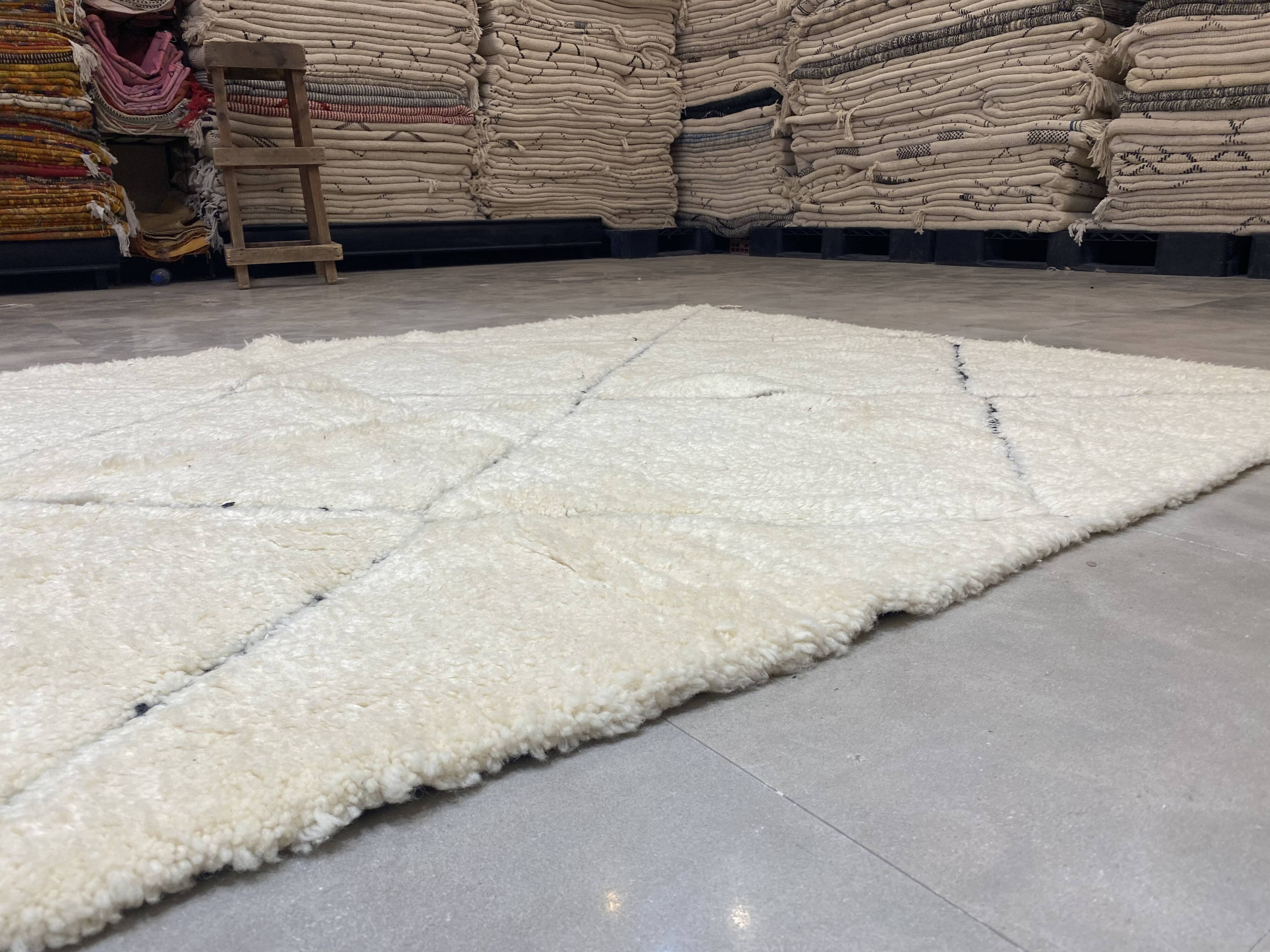 White/black relief laine laine carpet 163x255cm