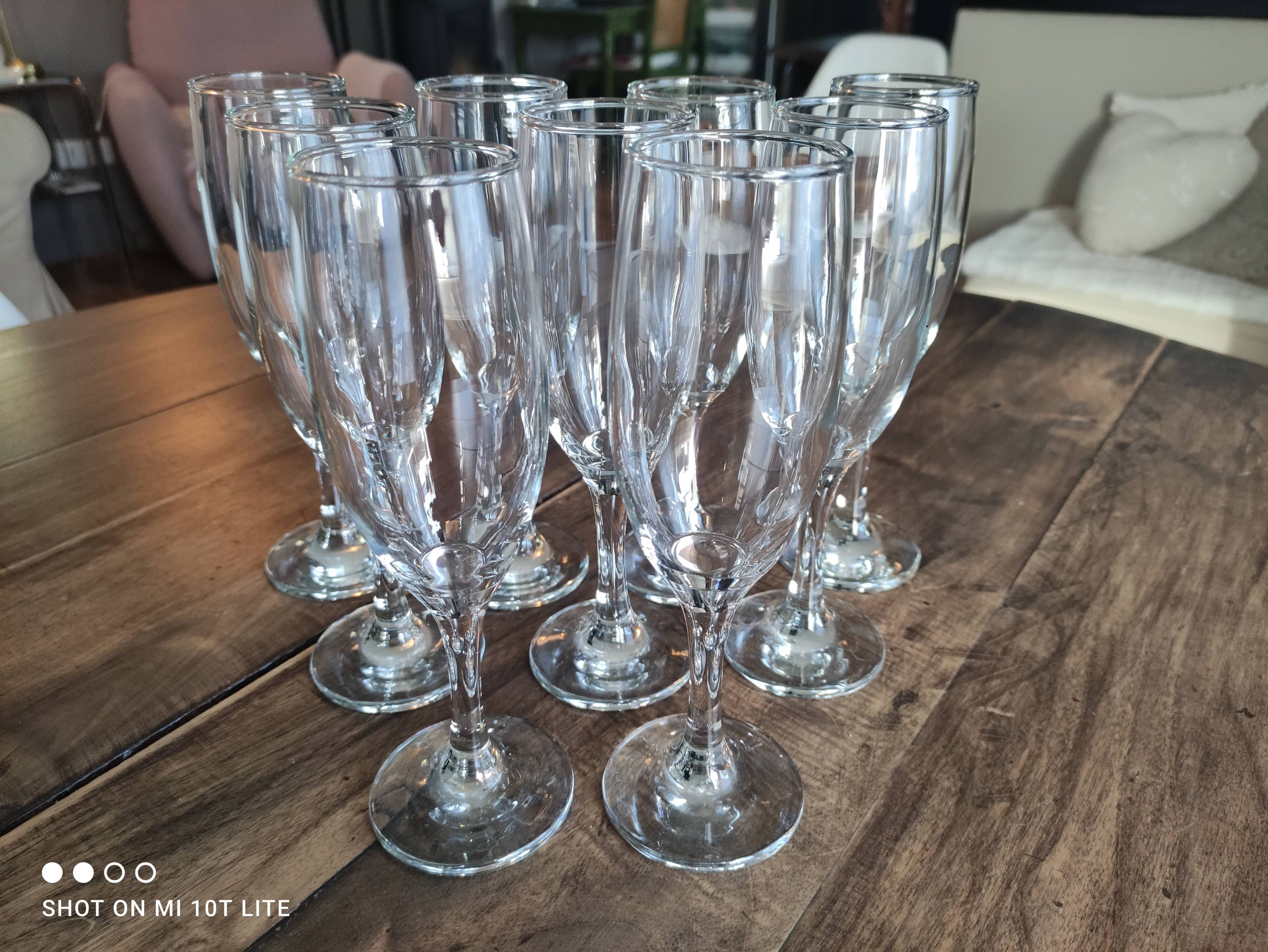 Lot de 9 flûtes à champagne en verre vintage