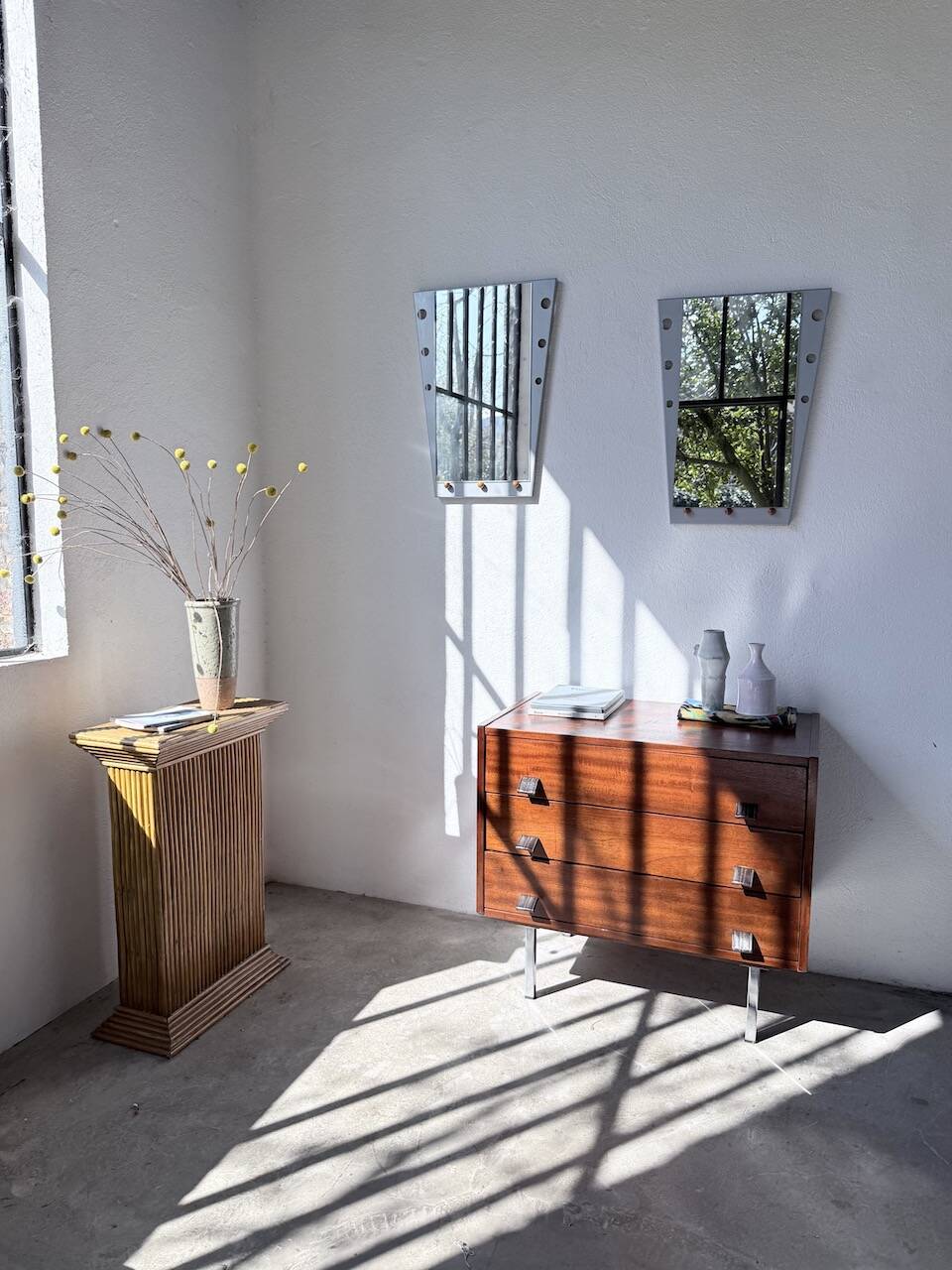 Commode teck poignées cuir 1960