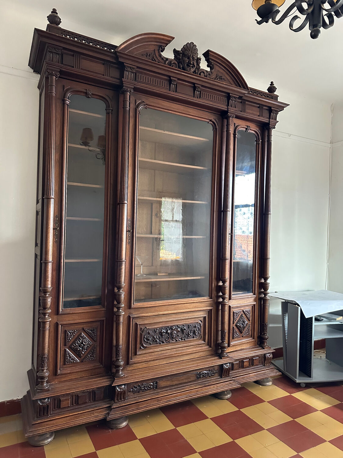 Large antique display cabinet – Henri II style – Late 19th century