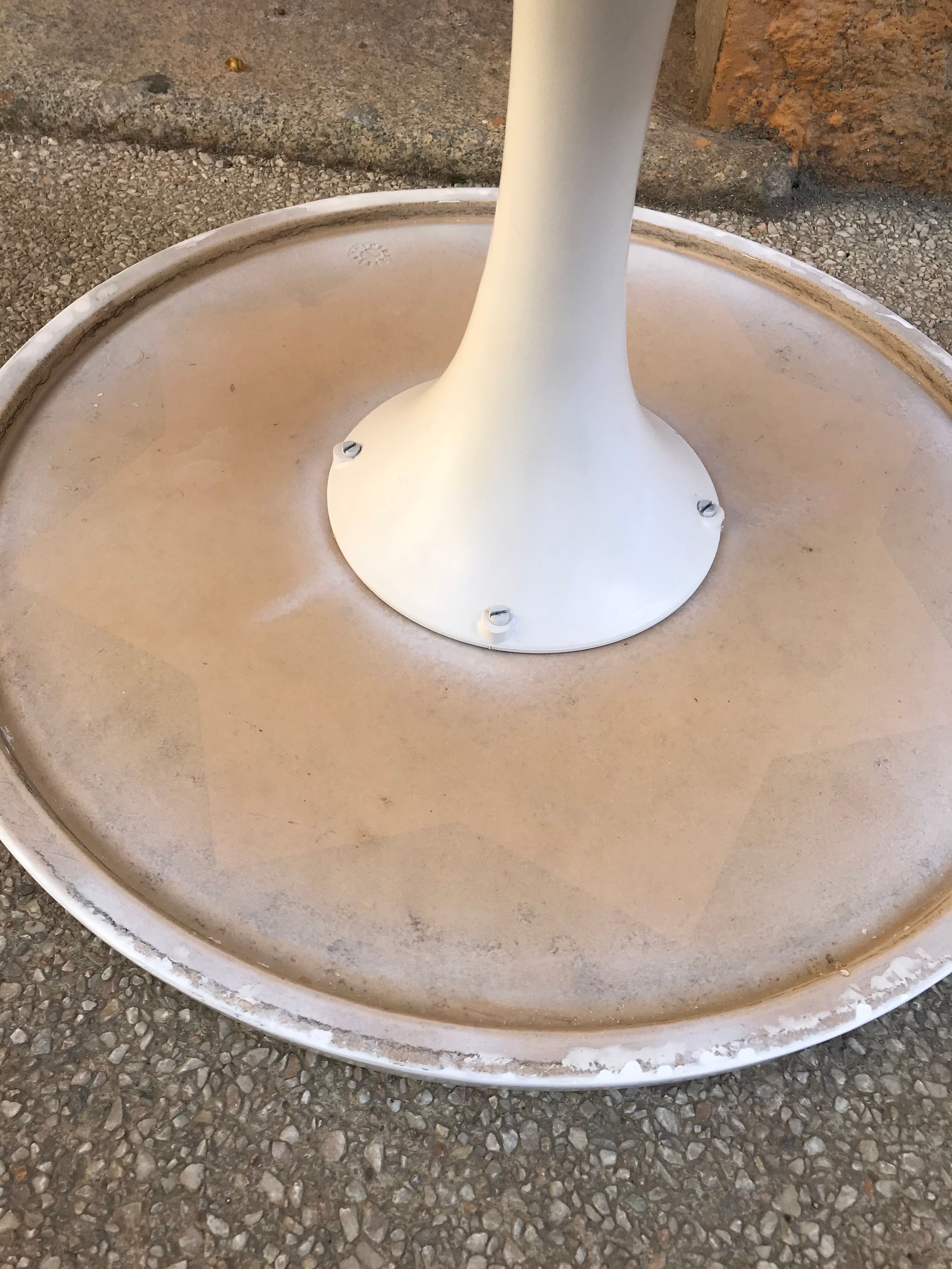 Stamp tulip coffee table