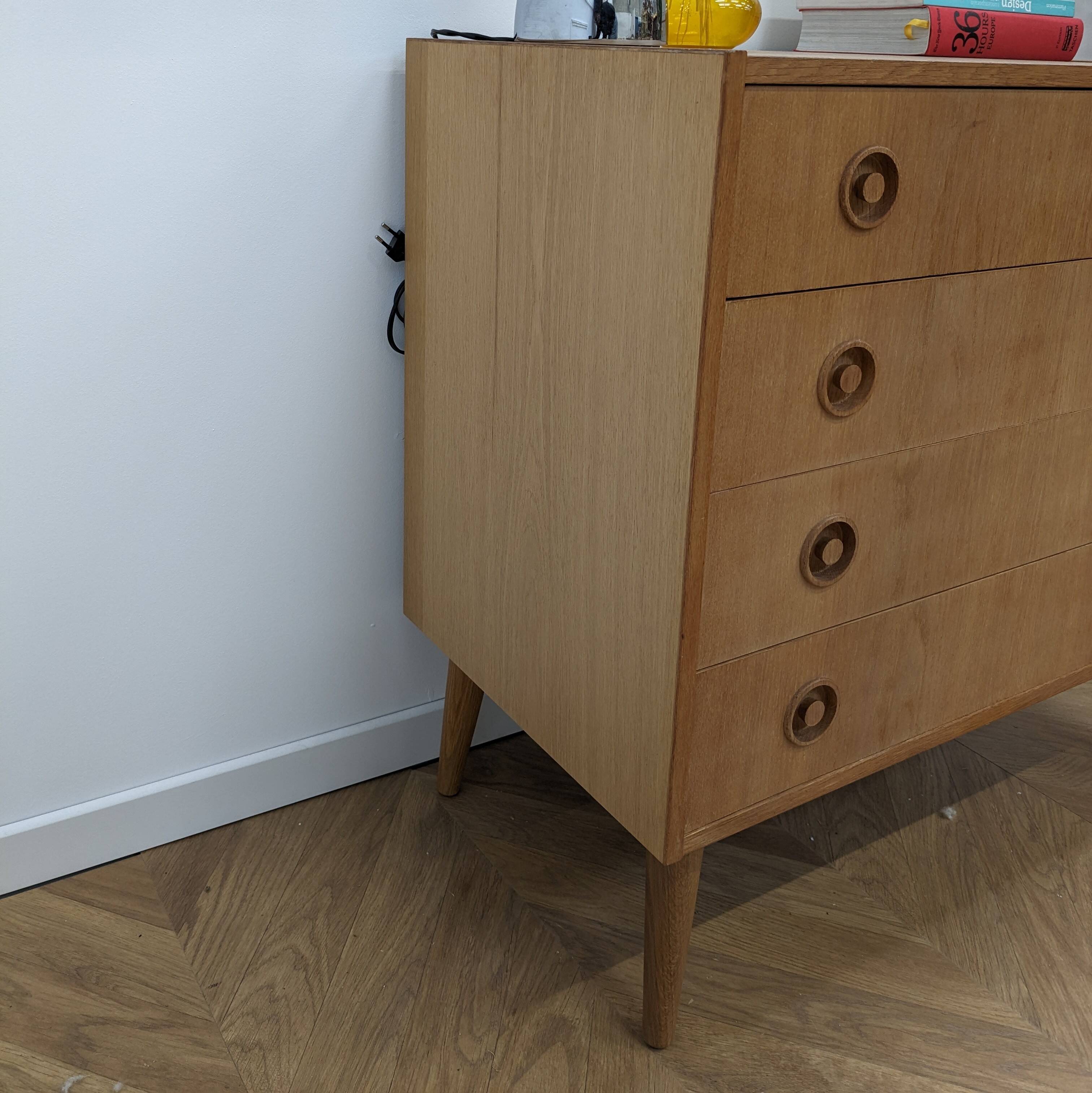 Oak chest of drawers