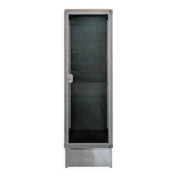 Vitrine industrielle en métal patinée