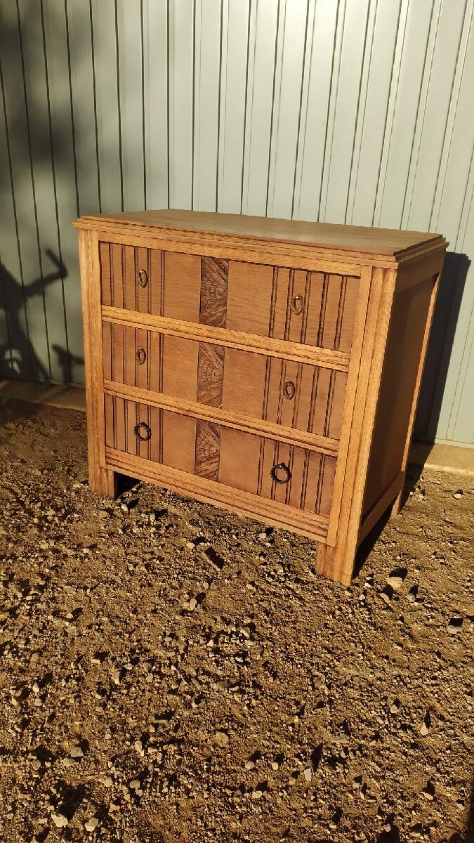 Antique chest of drawers