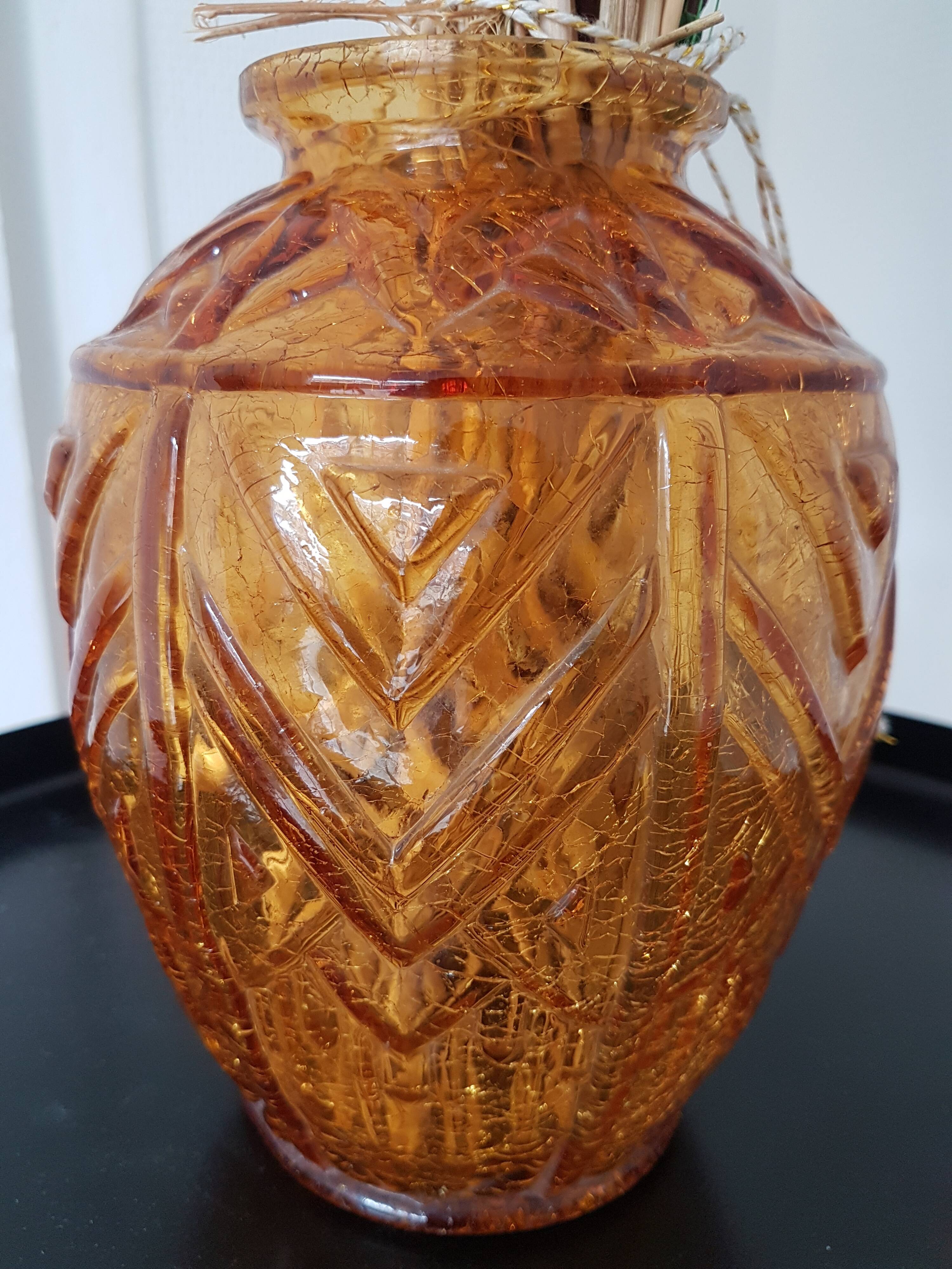 Caramel-colored cracked glass vase
