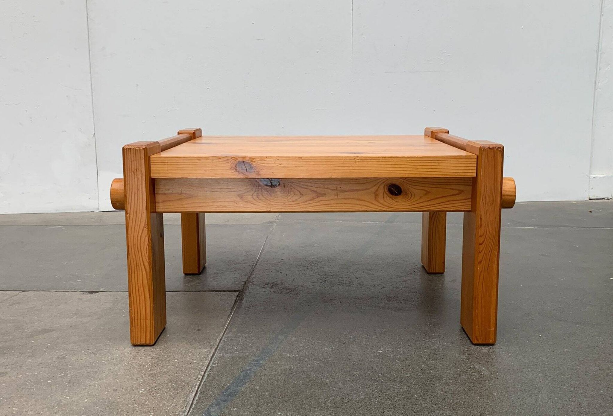 Vintage Scandinavian brutalist coffee table in Swedish pine by Yngve Ekström for Swedese, 1970s.