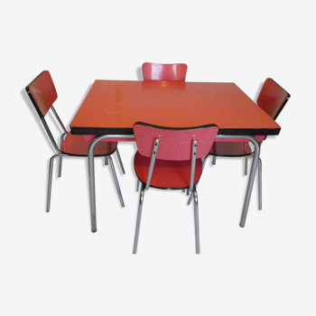 Table en formica rouge, 4 chaises, 2 rallonges, 2 tiroirs années 60