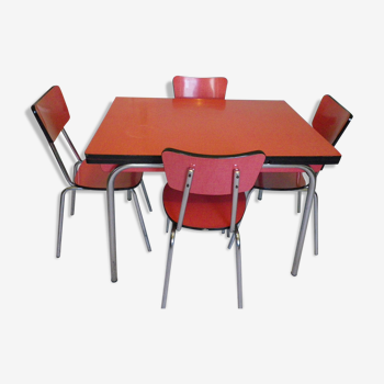 Table in red formica, 4 roc chairs, 2 extension cords, 2 drawers 60