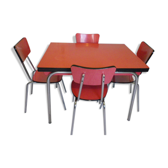 Table en formica rouge, 4 chaises, 2 rallonges, 2 tiroirs années 60