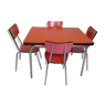 Table en formica rouge, 4 chaises, 2 rallonges, 2 tiroirs années 60