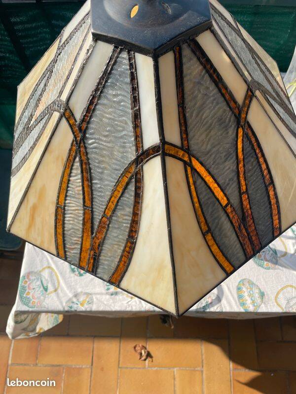 5913 table lamp with brown glass shade Tiffany type