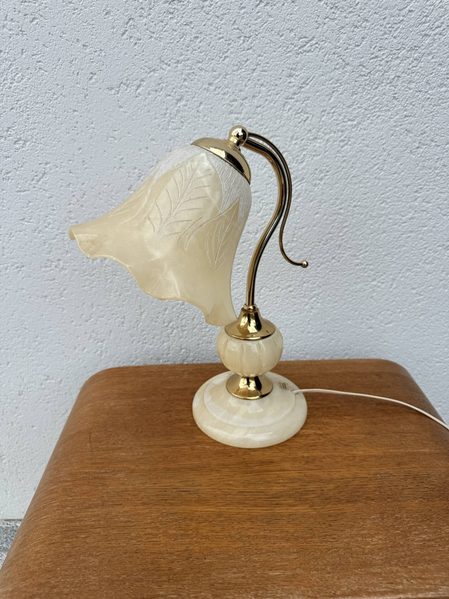 Vintage table lamp in alabaster and gilded brass, Spain.