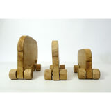 Ensemble de trois éléphants en bois à roulette