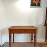 Desk with turned legs