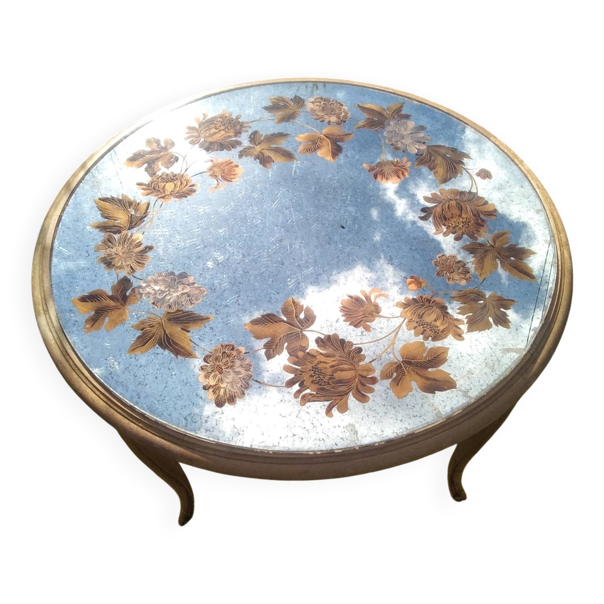 Round coffee table
