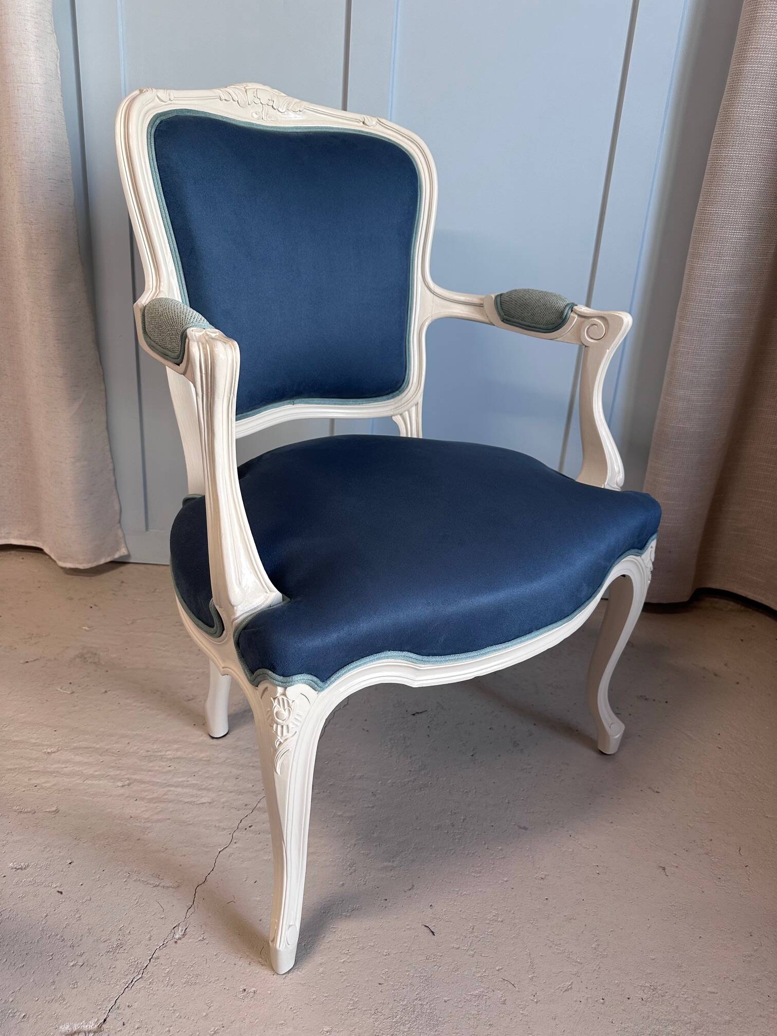 Paire de fauteuils cabriolet style Louis XV