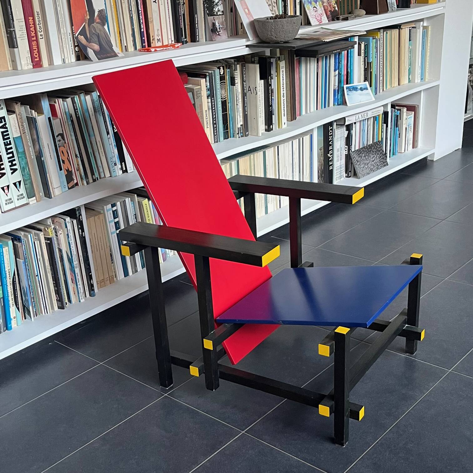 RIETVELD RED & BLUE lounge chair - CASSINA