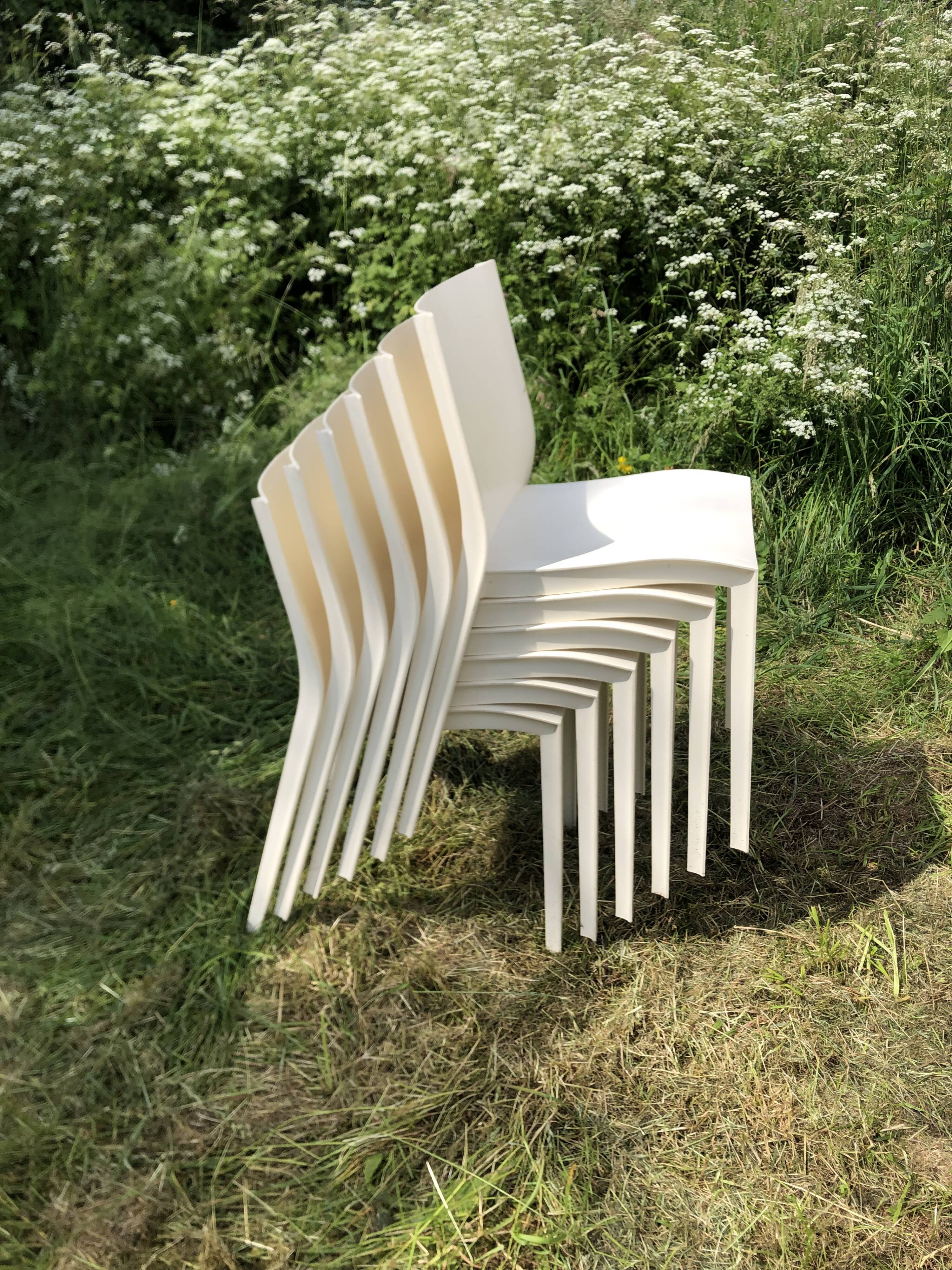Chaises blanches Slick Slick Philippe Starck XO Design années 80