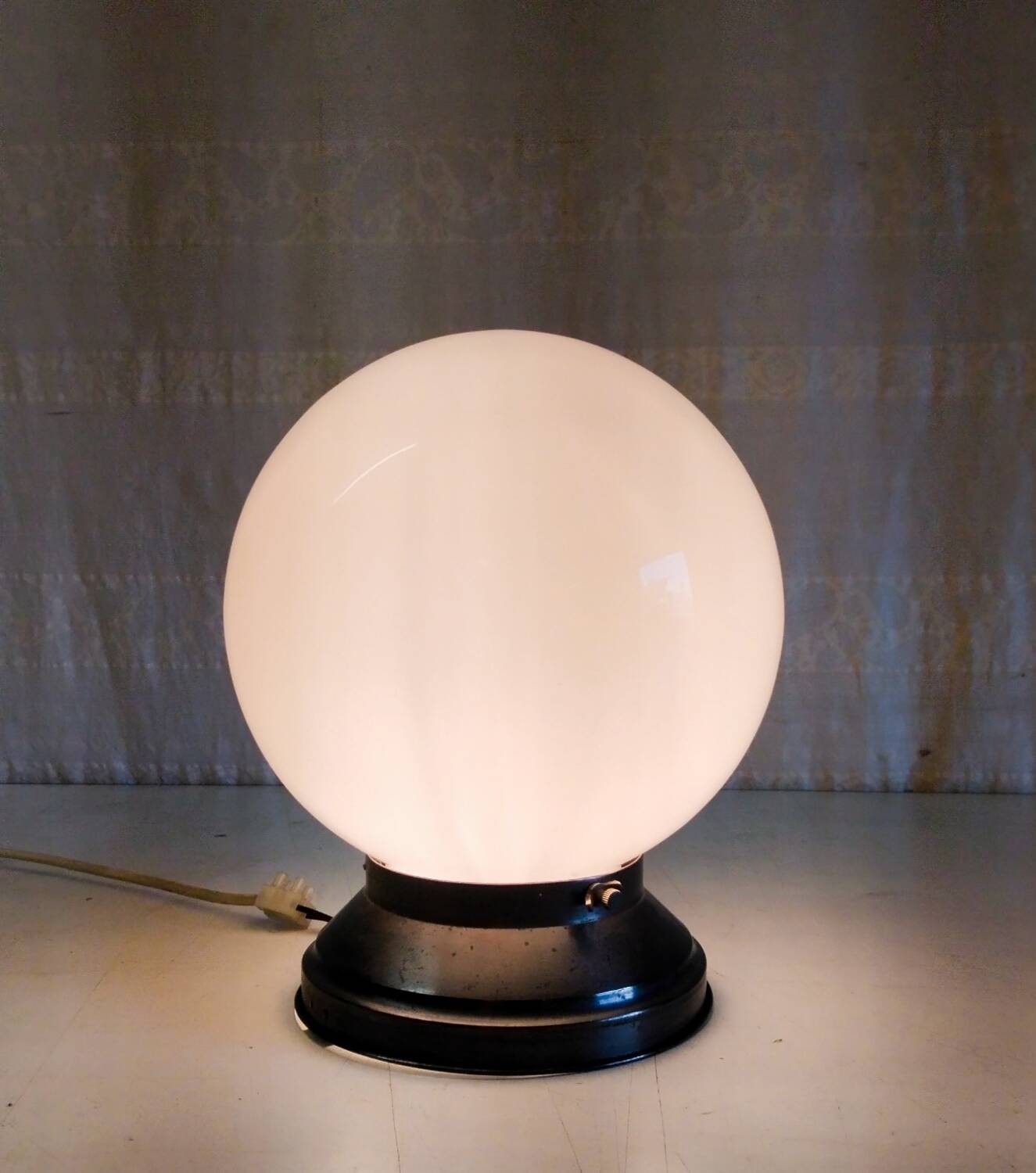 Ceiling light or Art Deco wall sconce with white opaline globe - early 20th century