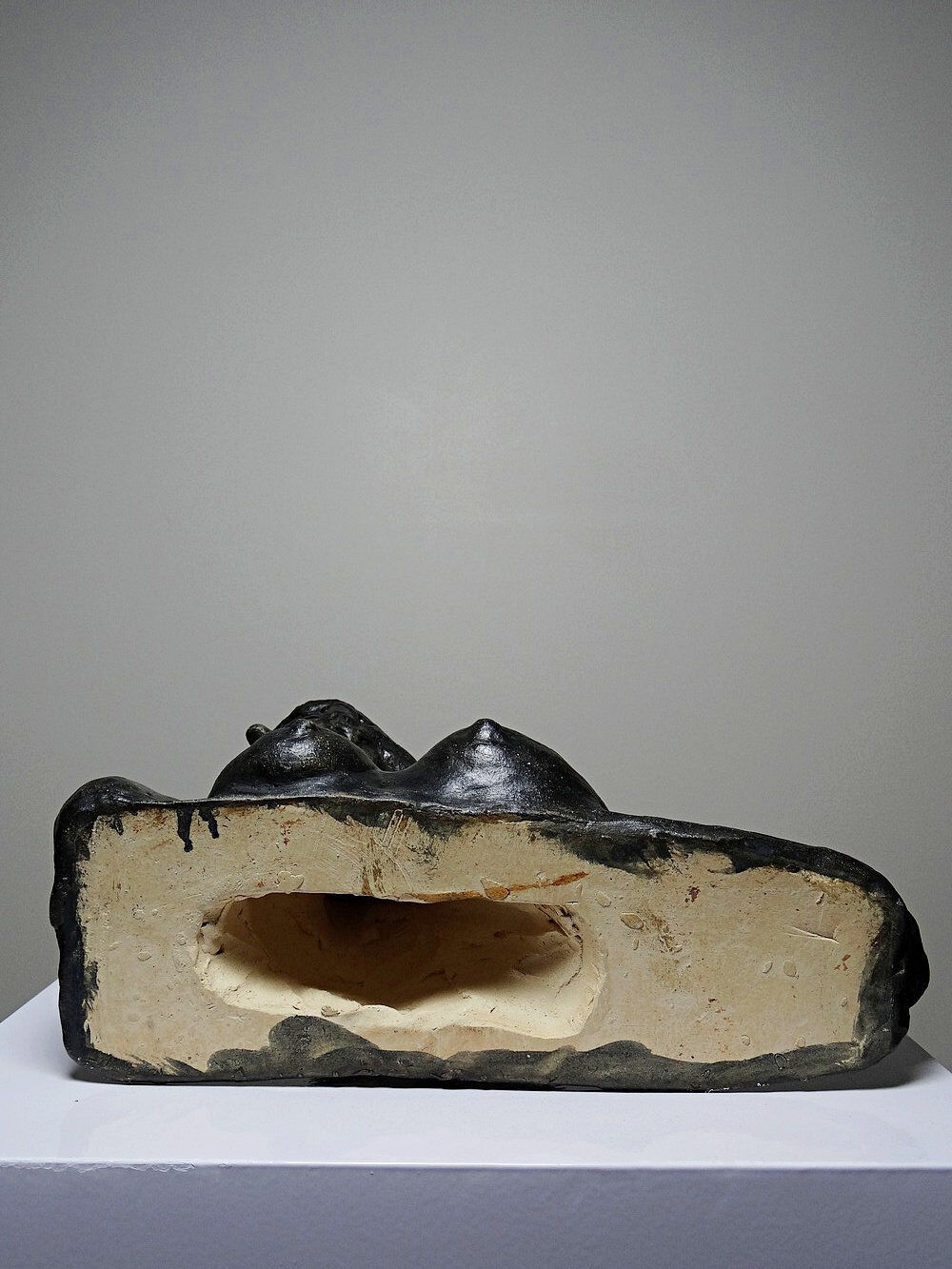 20th-century ceramic bust of a woman, art craft to be identified.