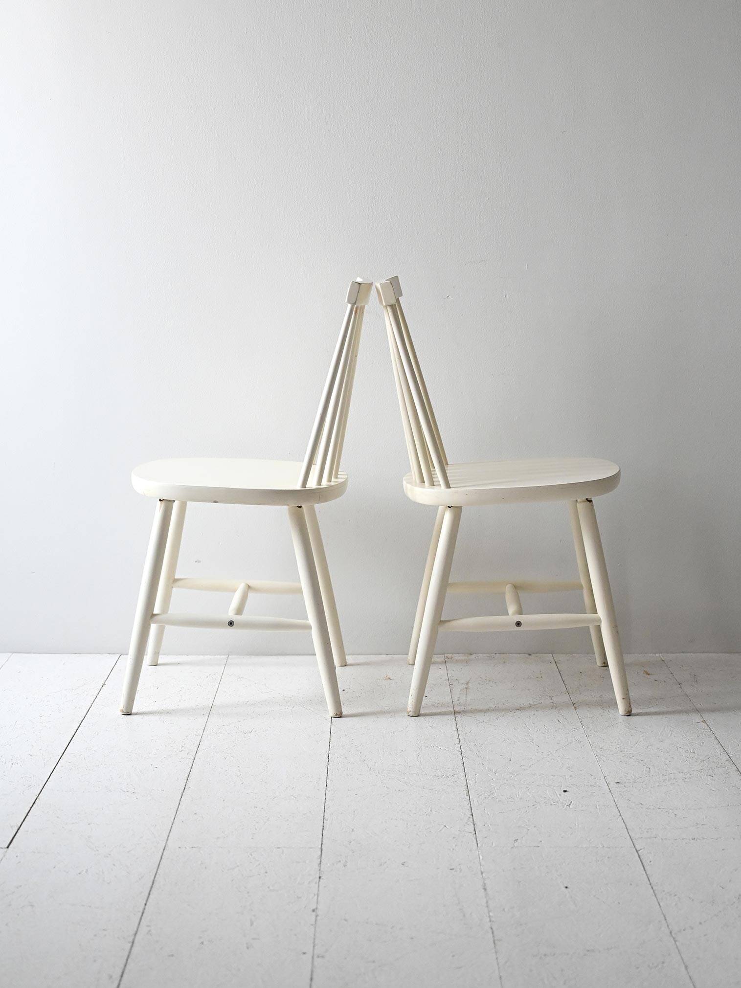 Set of 6 White Pinstolar Chairs