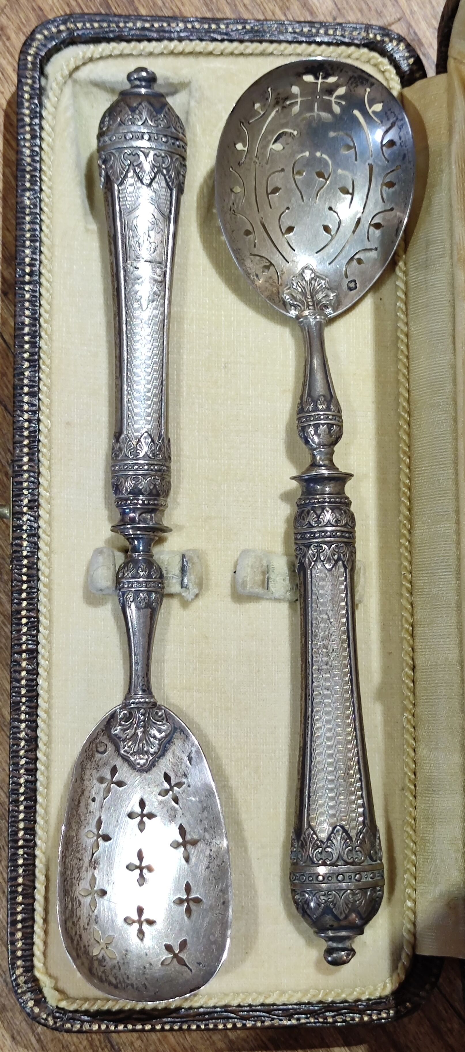 Old necessary for entremets/solid silver