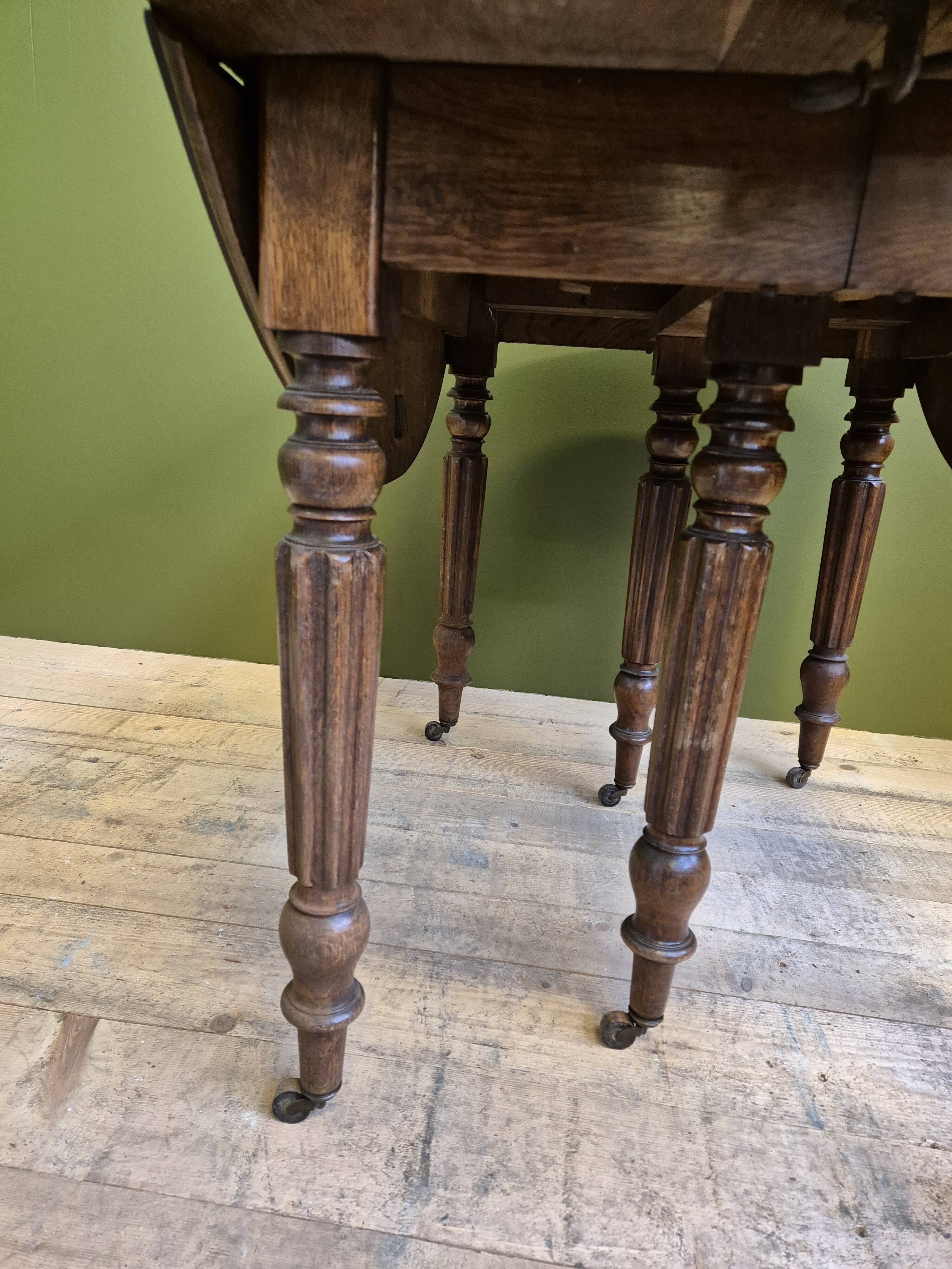 Round/rectangle table with extensions on casters