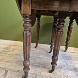 Round/rectangle table with extensions on casters