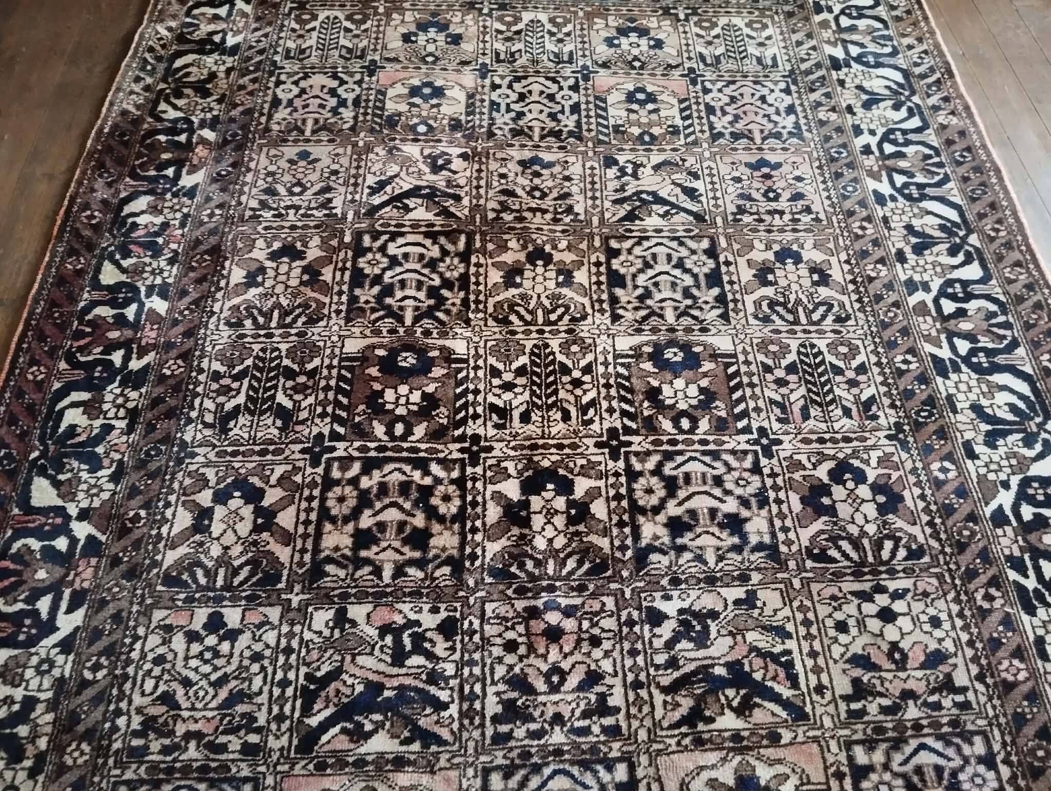 Handmade Bachtiar Persian rug 308x208