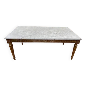 Table basse de style Louis XVI en bois doré et marbre de carrare