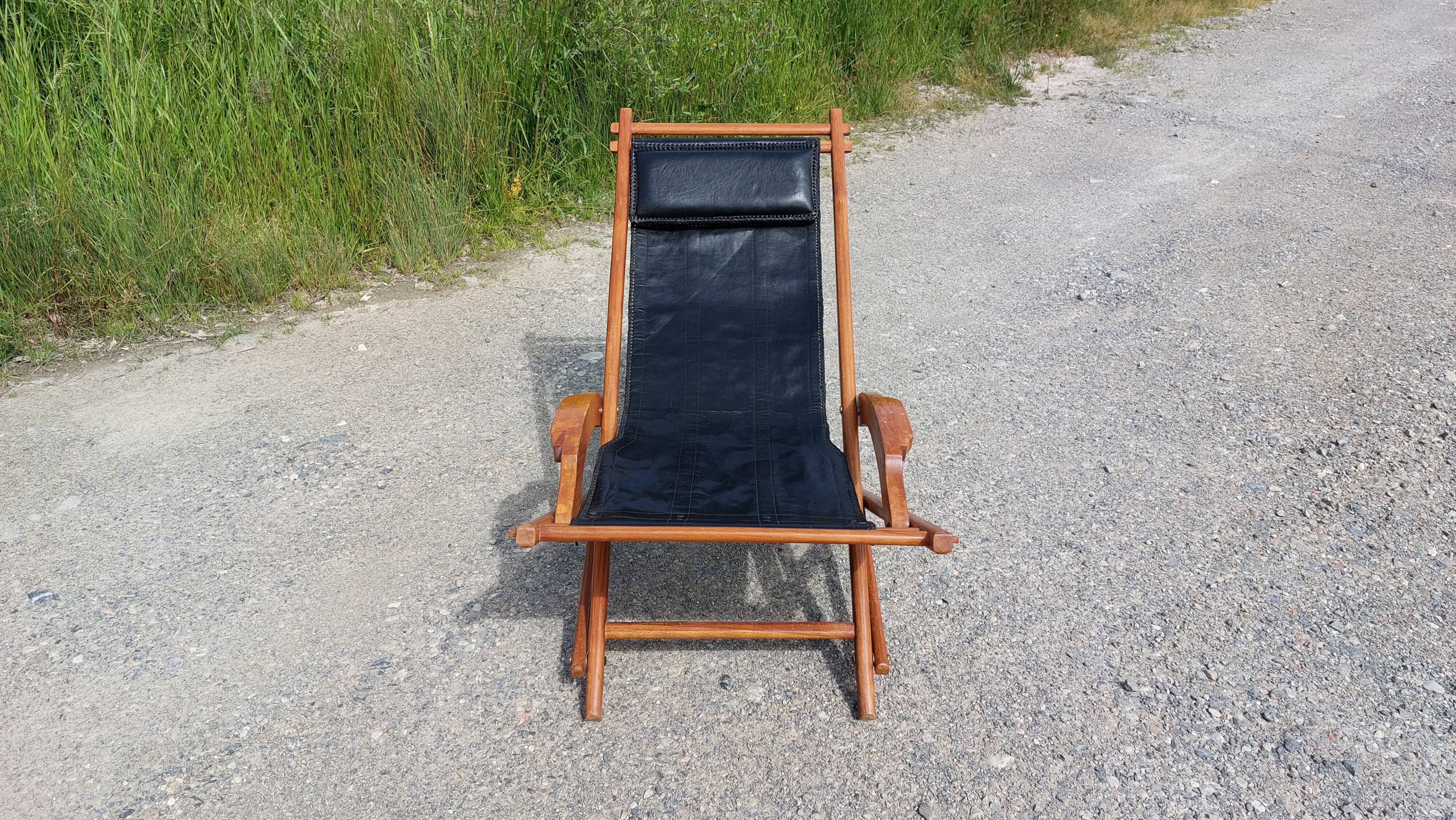 Old deckchair deck chair in wood and black leather - 40s