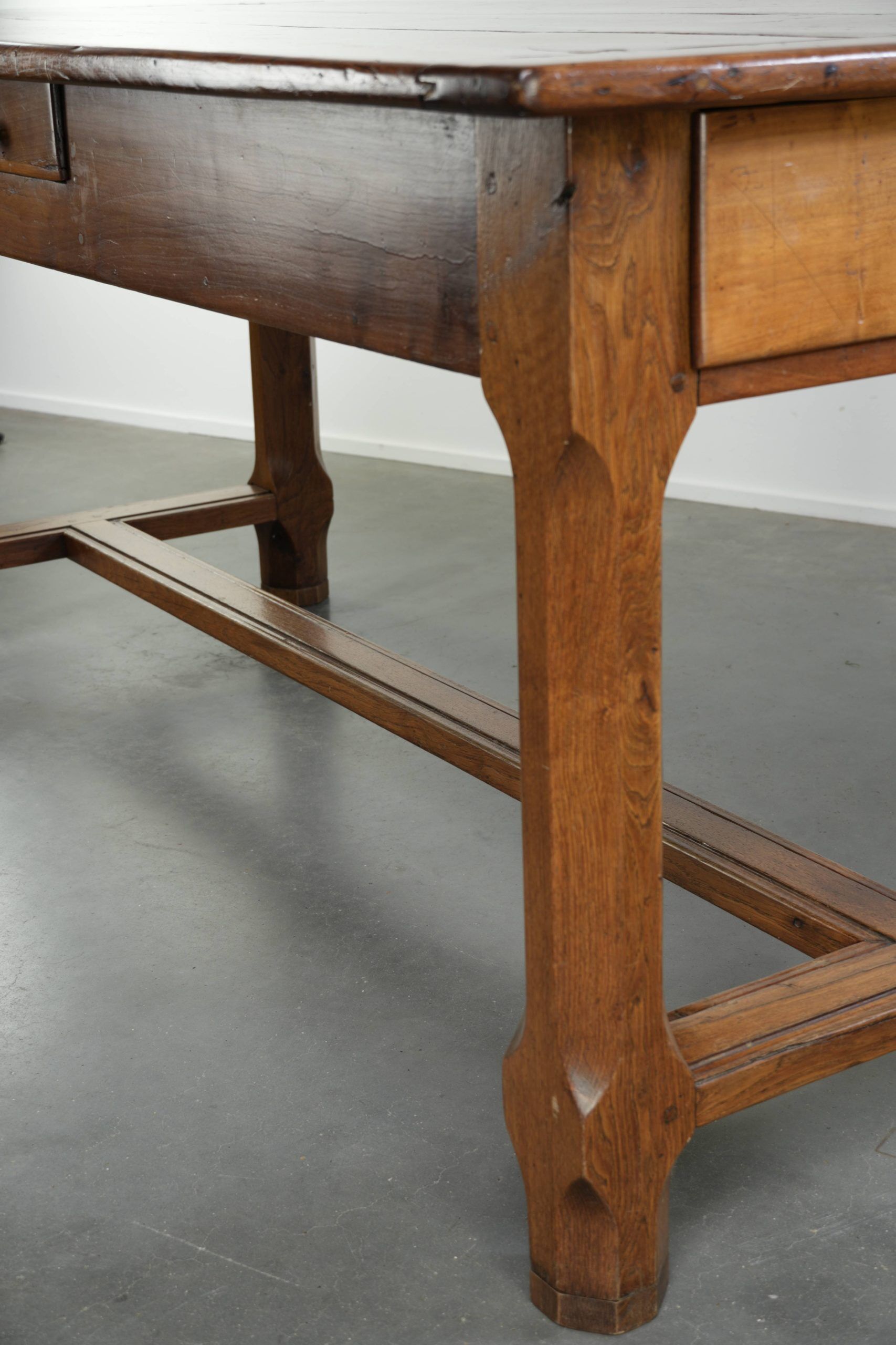French dining table from the 18th century with a fruitwood top and oak base