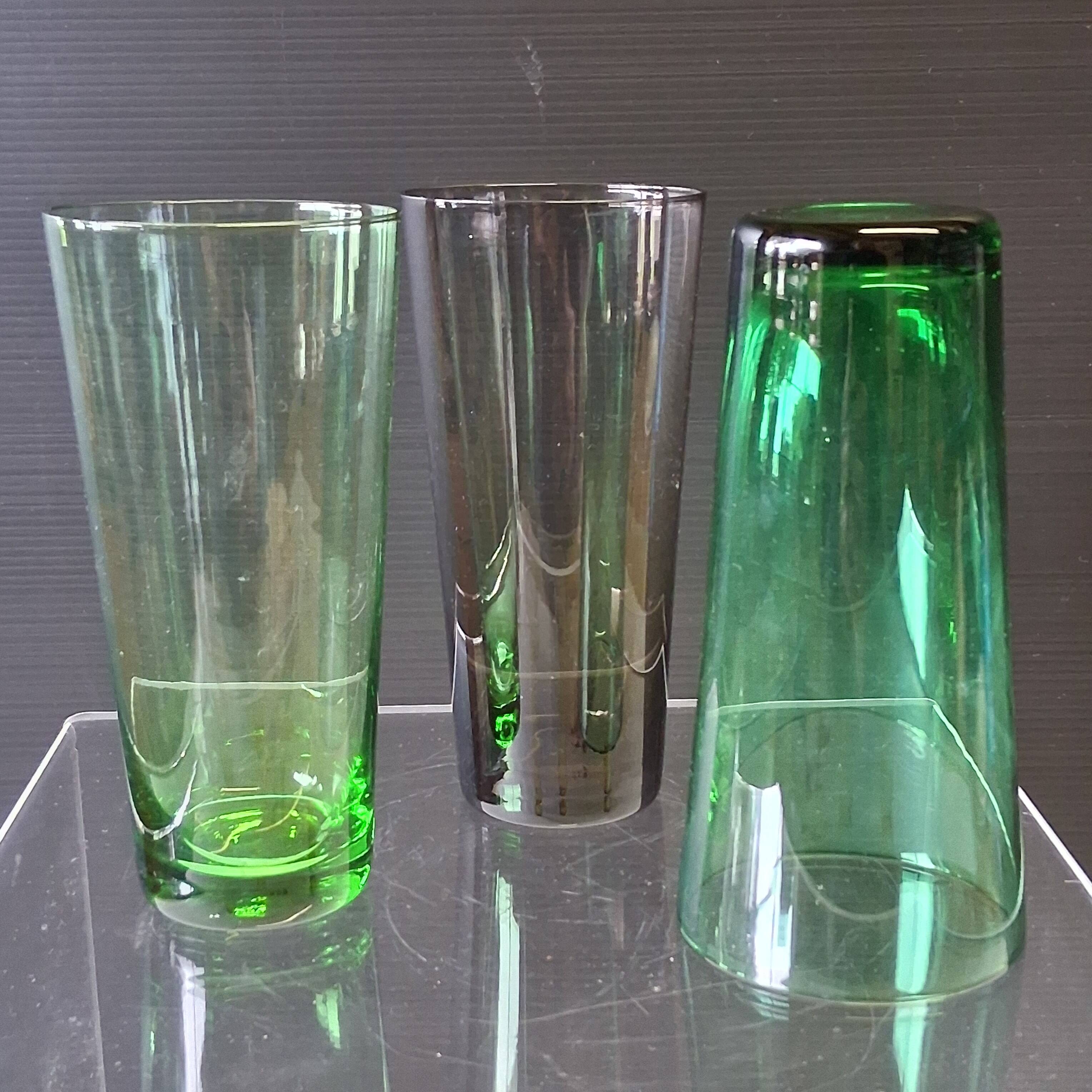 Set of 6 coloured vintage juice glasses in very good condition.