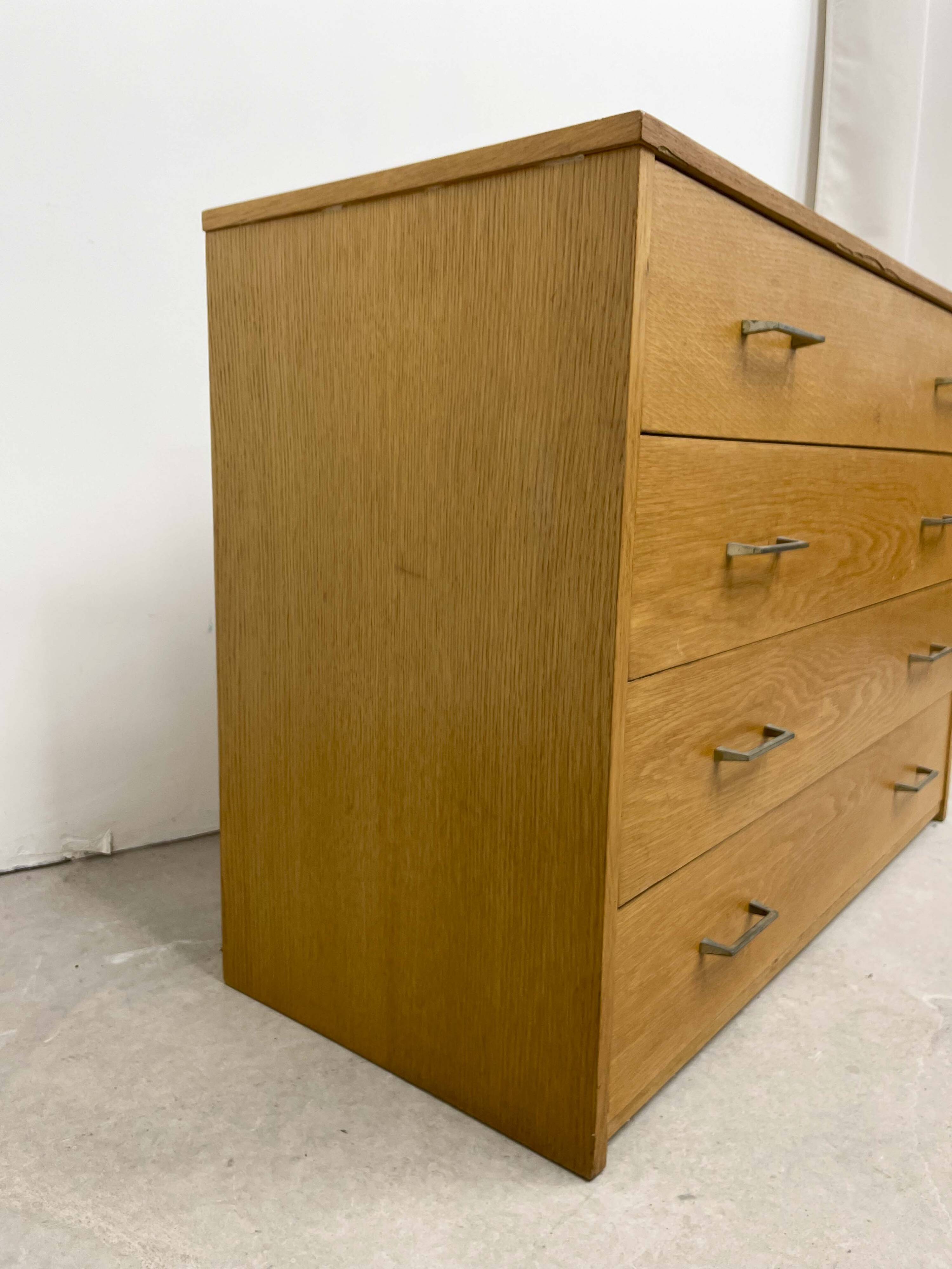 Vintage 4-drawer chest of drawers