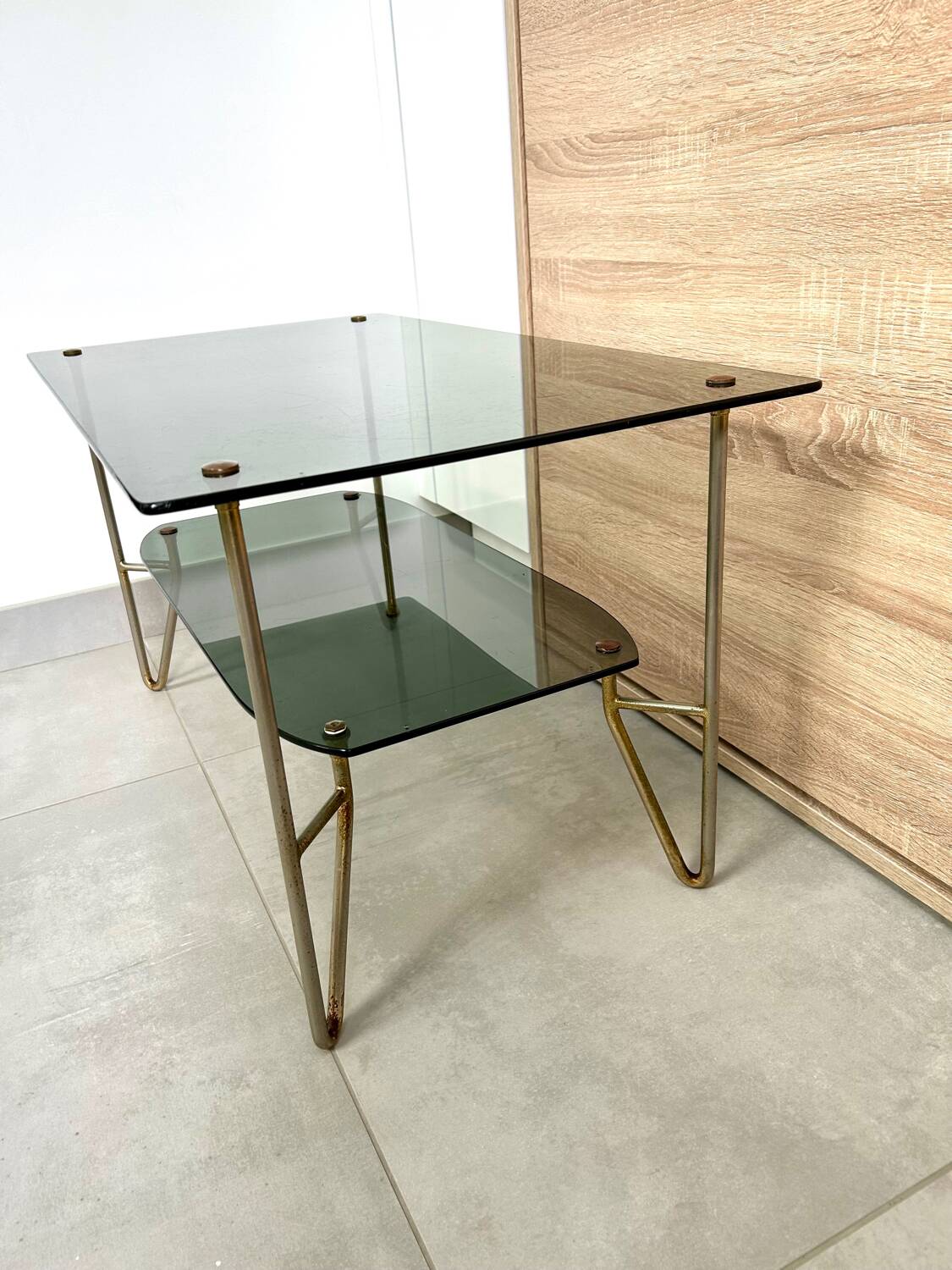 1975 glass coffee table with 2 tops, good condition