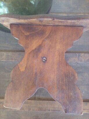 small bench rests feet