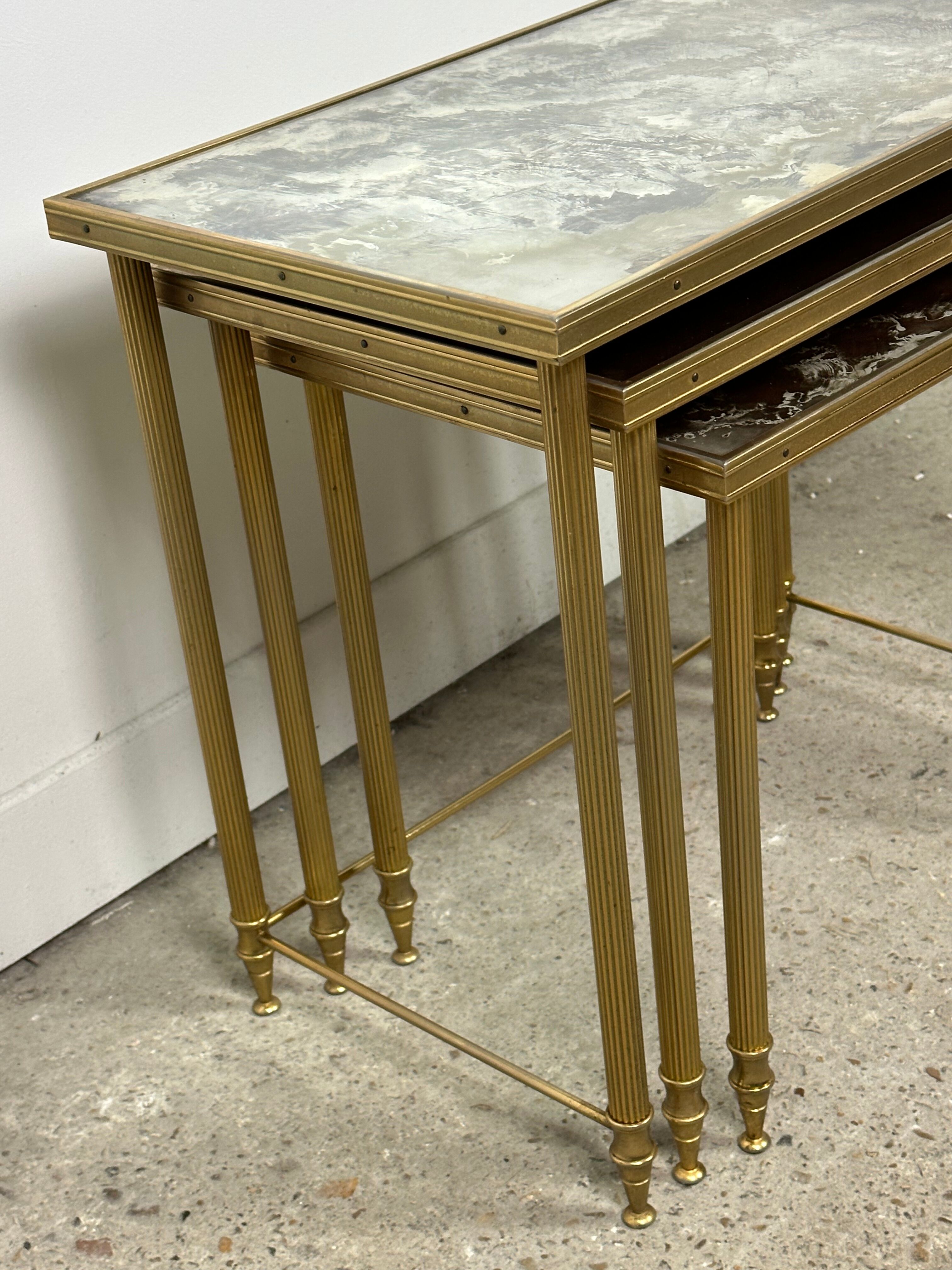 Vintage 70'S nesting table in moiré glass and brass