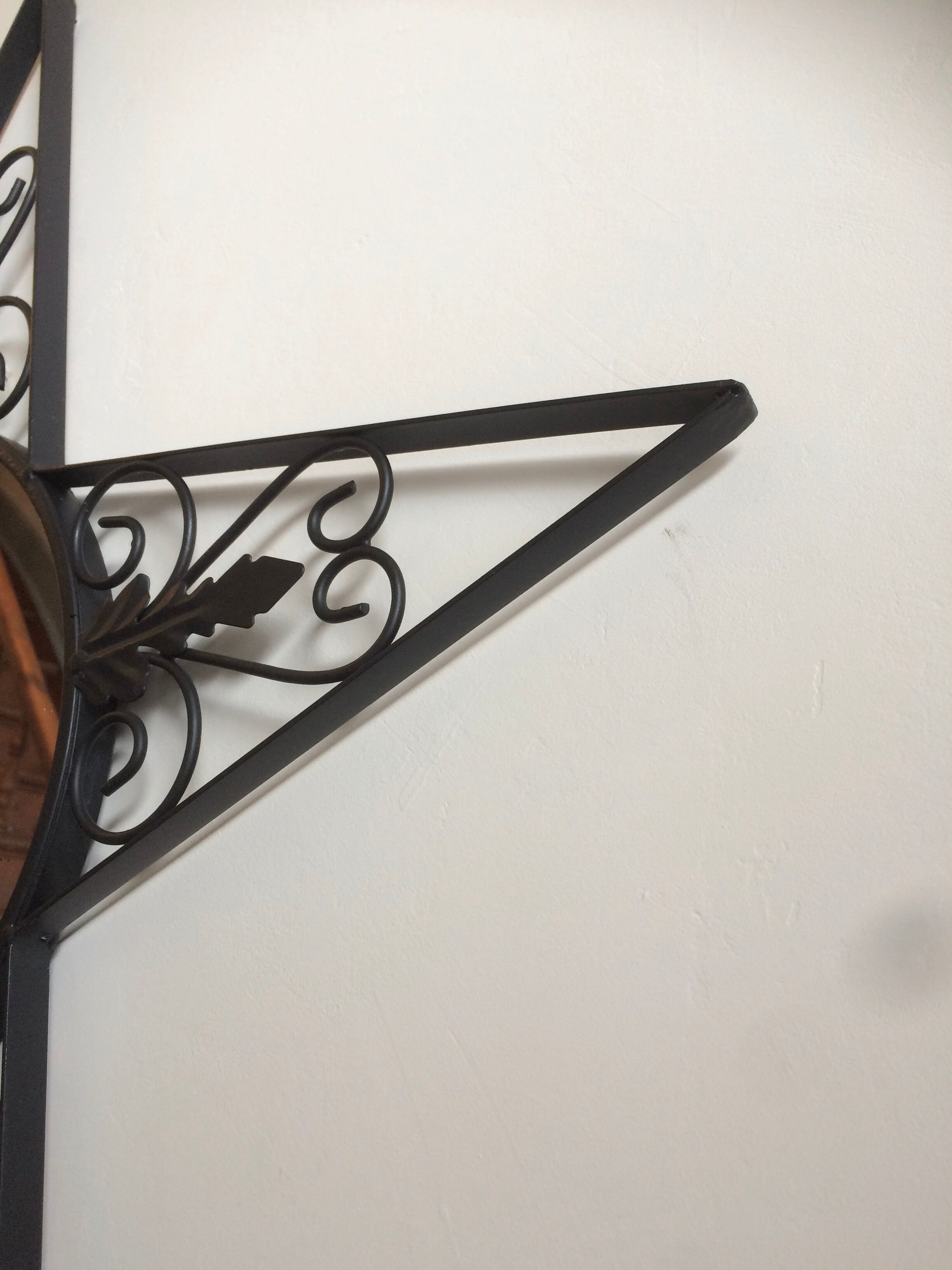 Star-shaped wrought iron round mirror