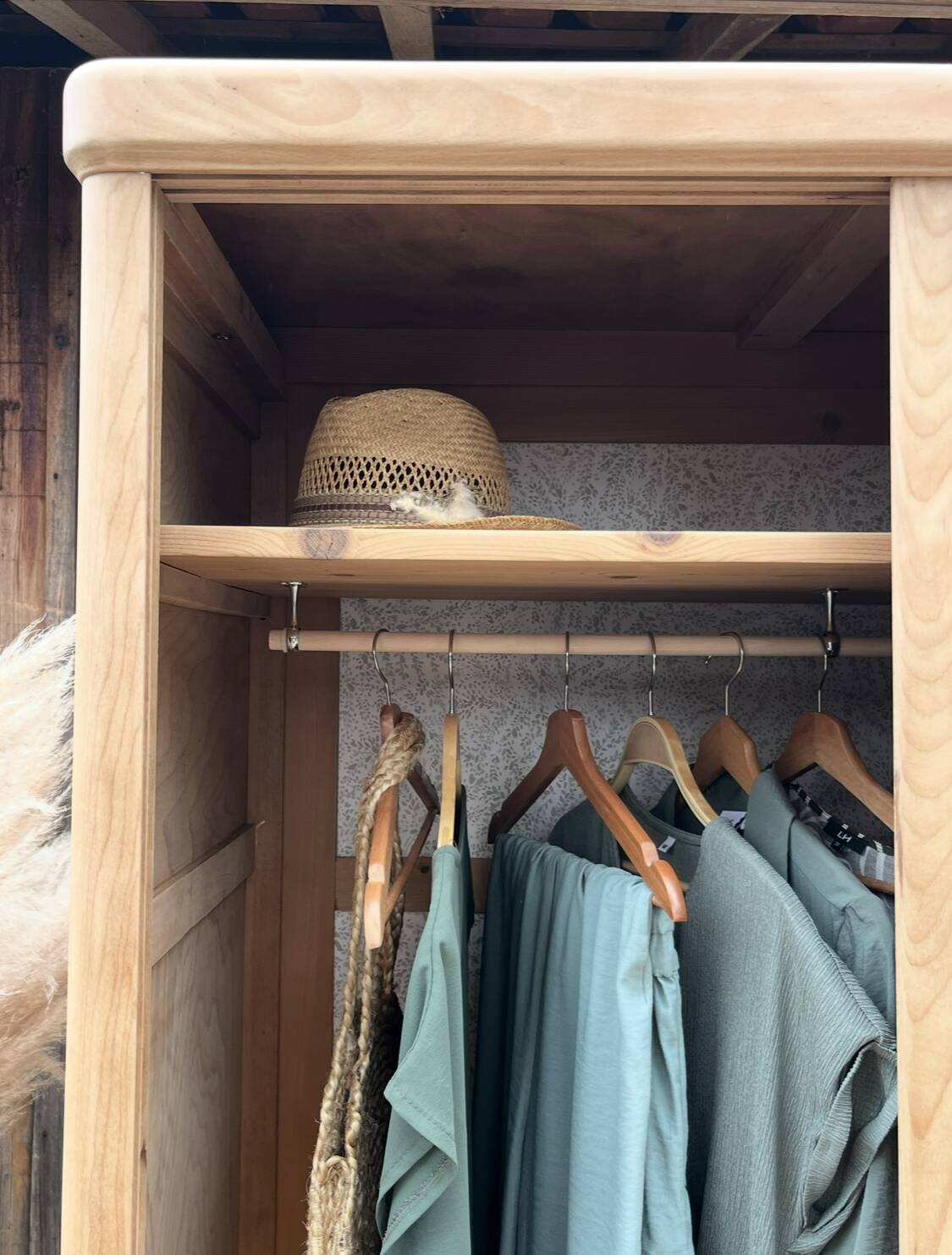 Sliding door wardrobe