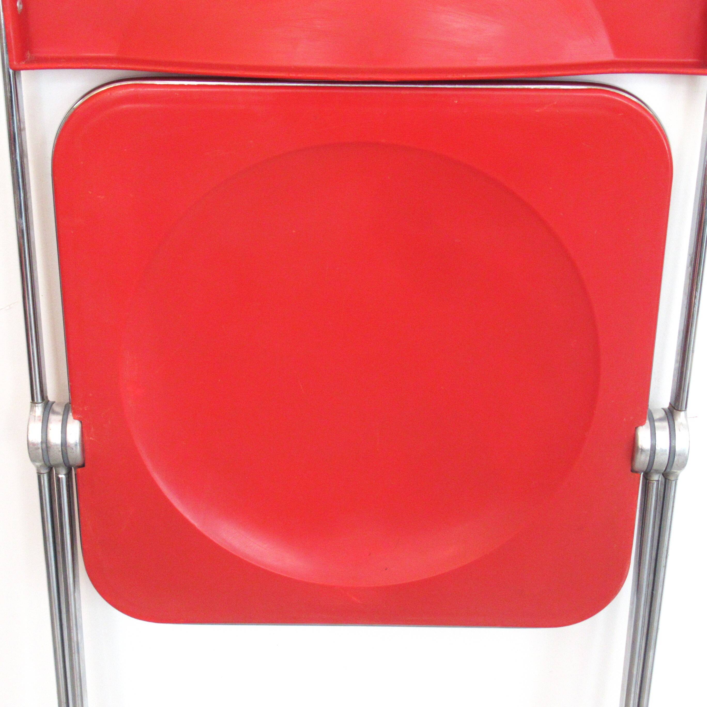 Chaise Plia rouge Giancarlo Piretti Anonima Castelli