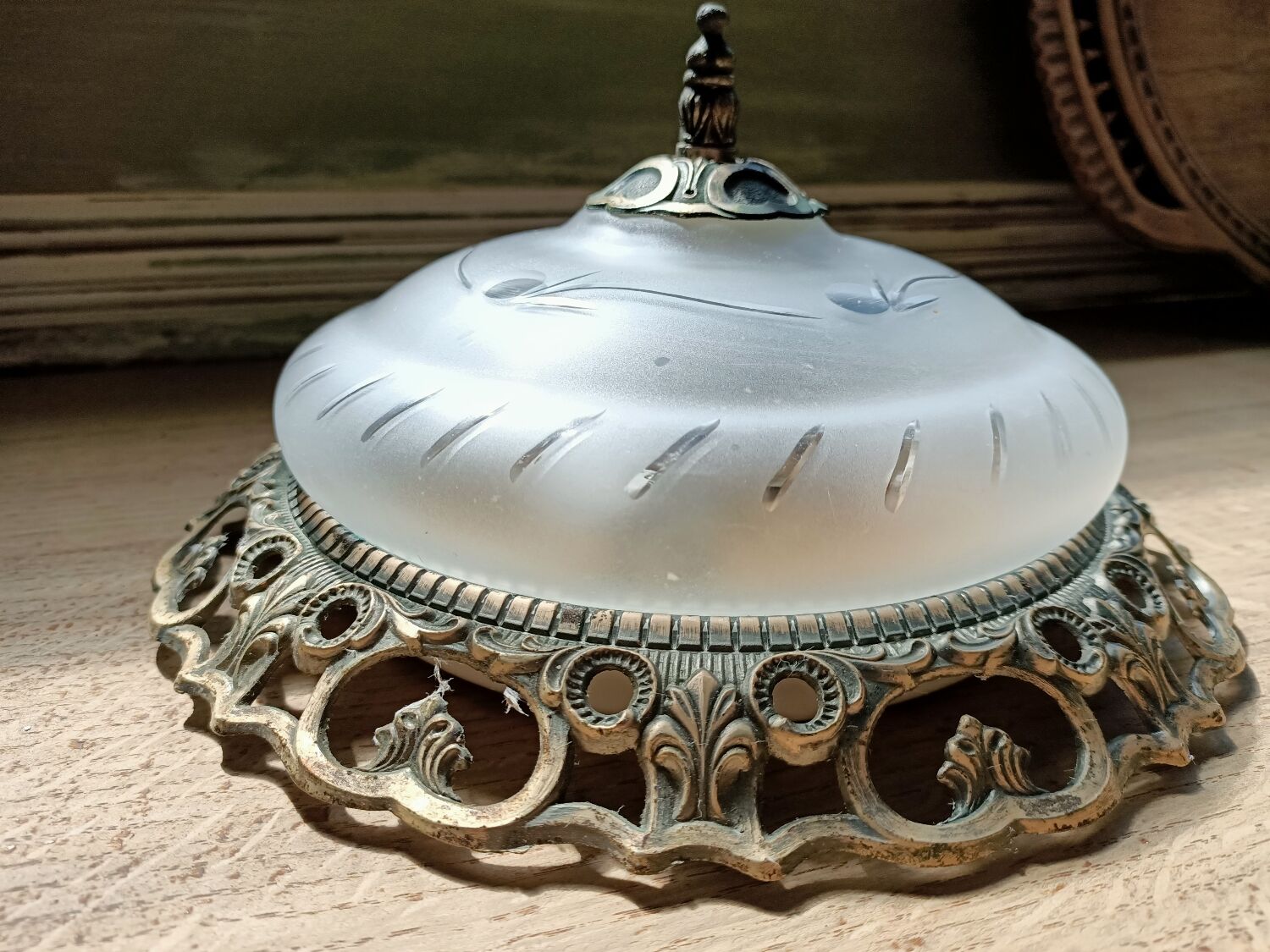 Openwork glass and brass ceiling lamp