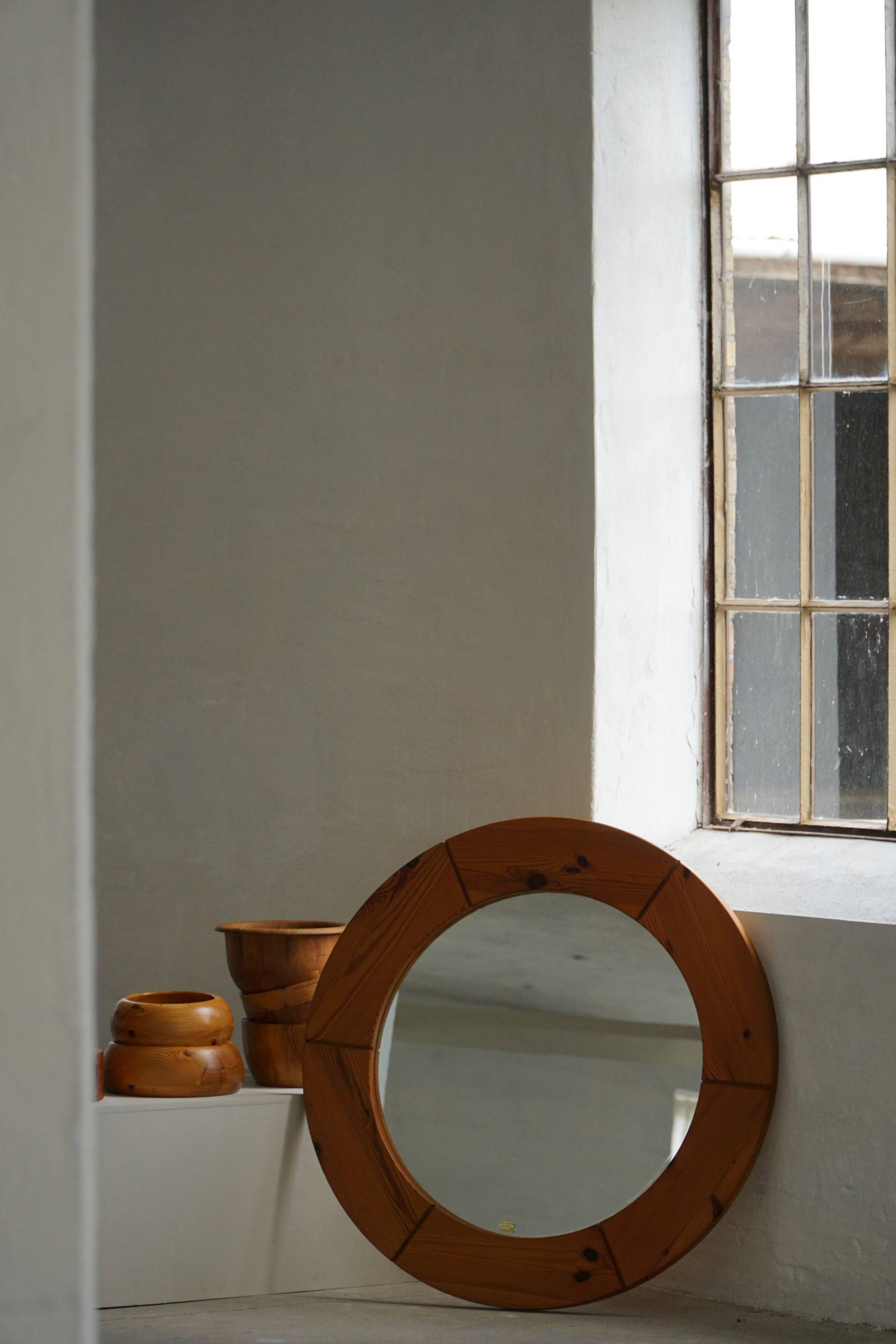 Large round wall mirror in solid pine by Glasmäster Markaryd, Sweden, 1960s.
