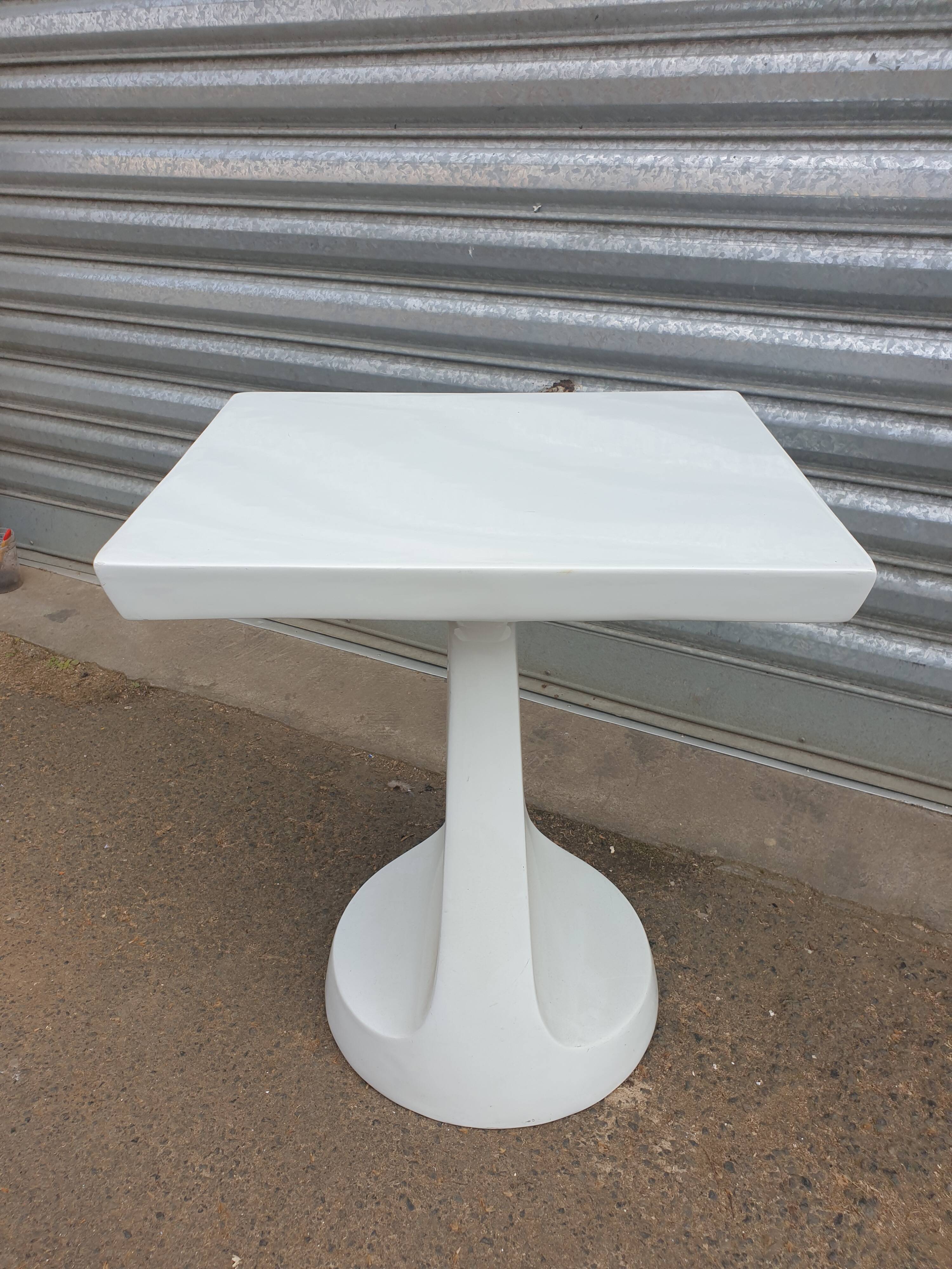 Table blanche