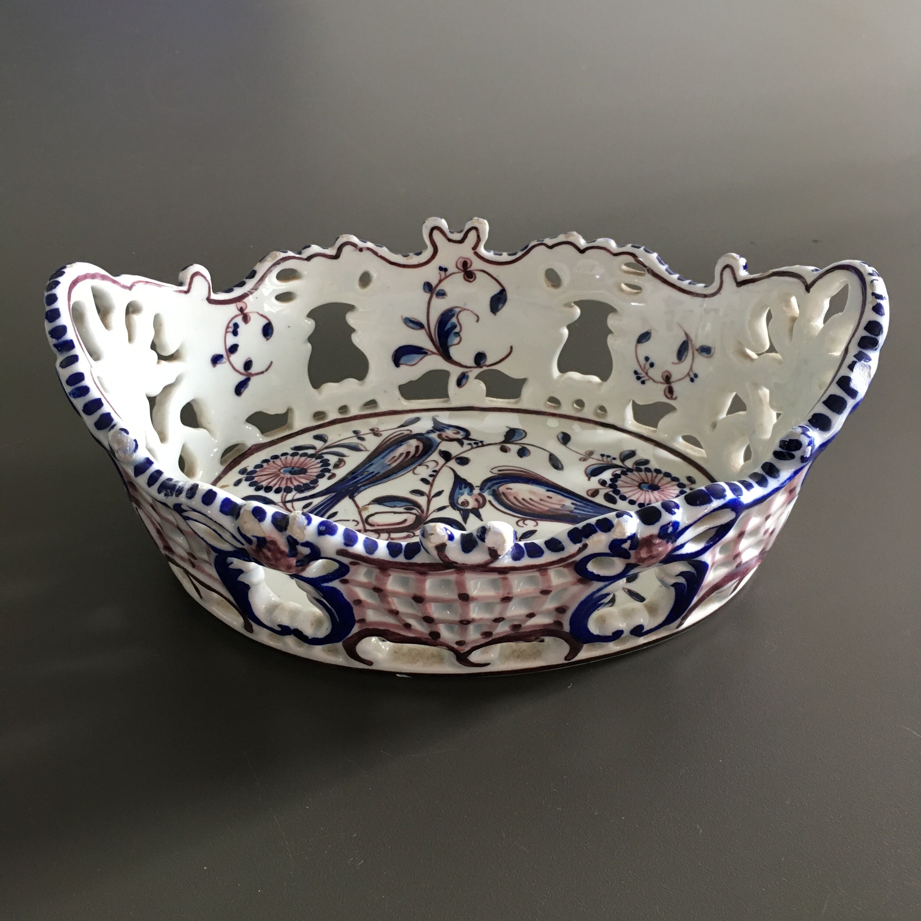 Empty openwork pocket signed