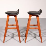 Tabouret de bar design en bois et cuir noir par Erik Buch 1960