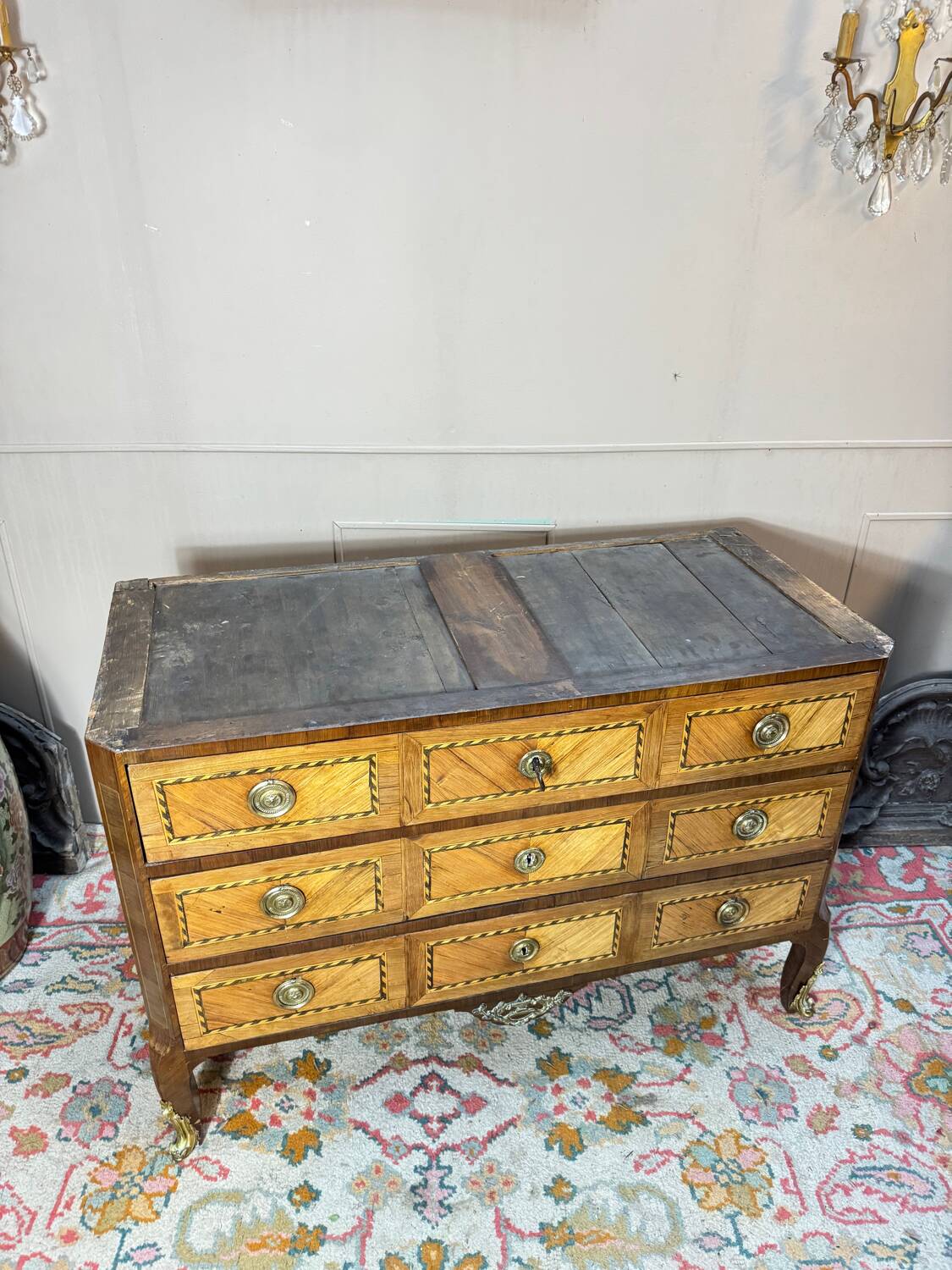 Commode en marqueterie d’époque transition xviii eme siècle