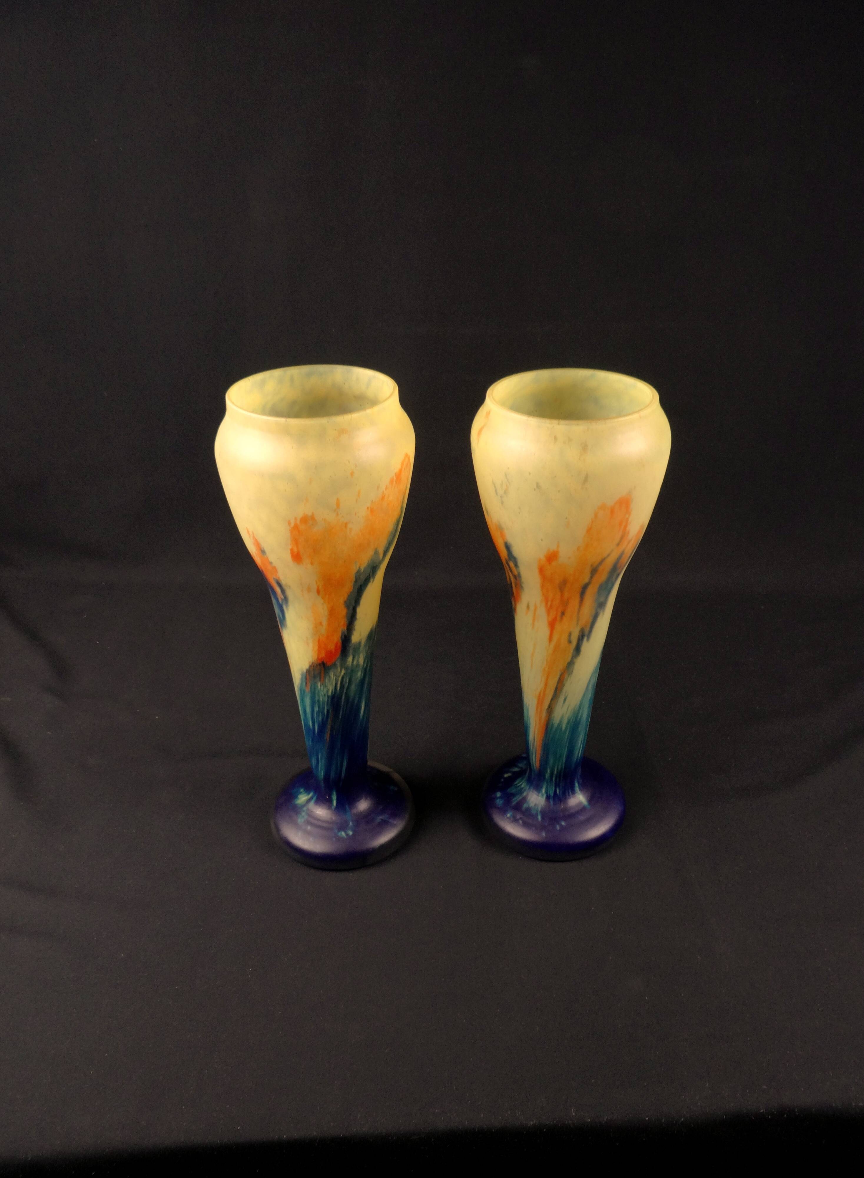 Paire de vase Art Déco en verre multicouche effet marmoréen abstrait coloré